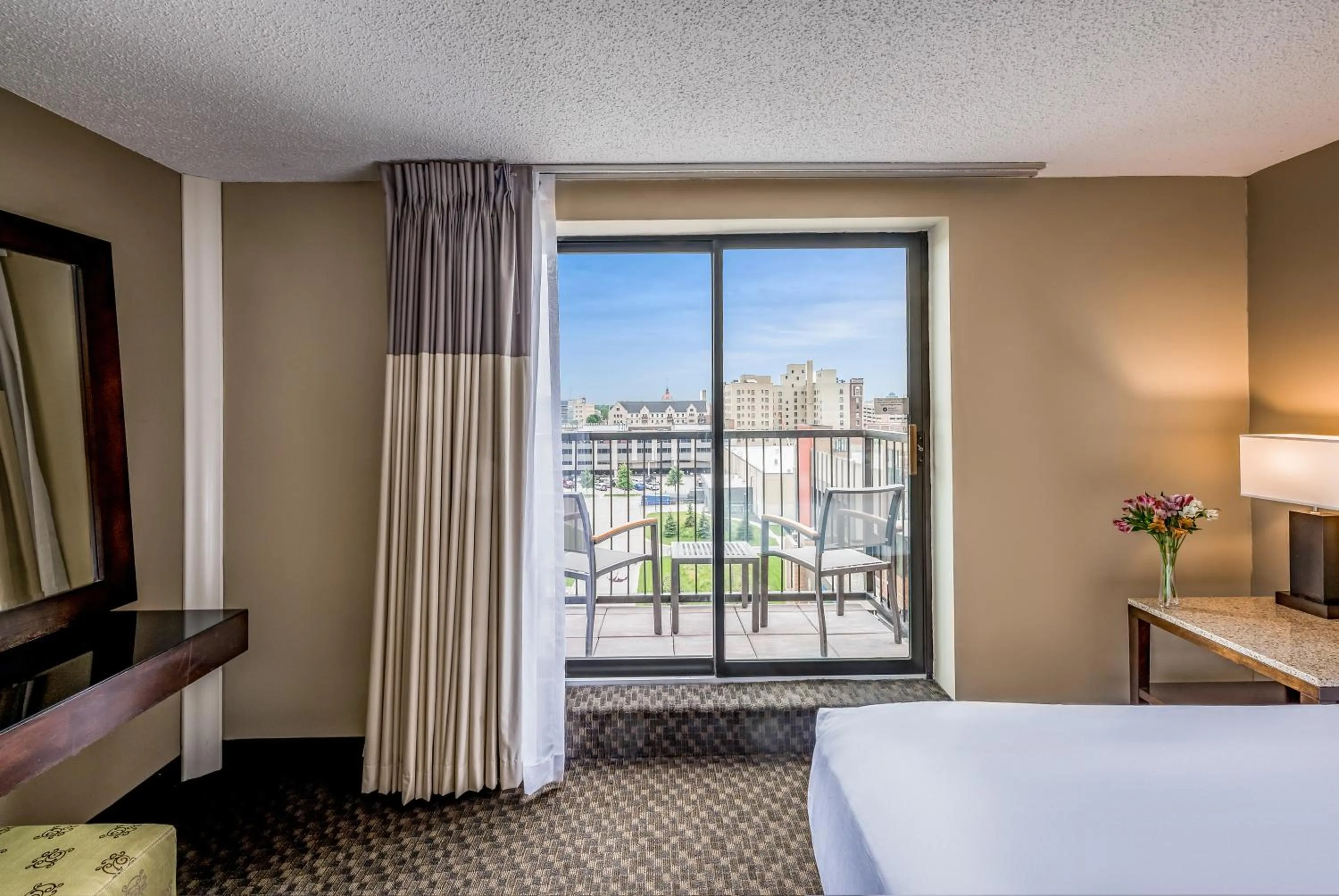 Bathroom, Bed in Hyatt Regency Green Bay