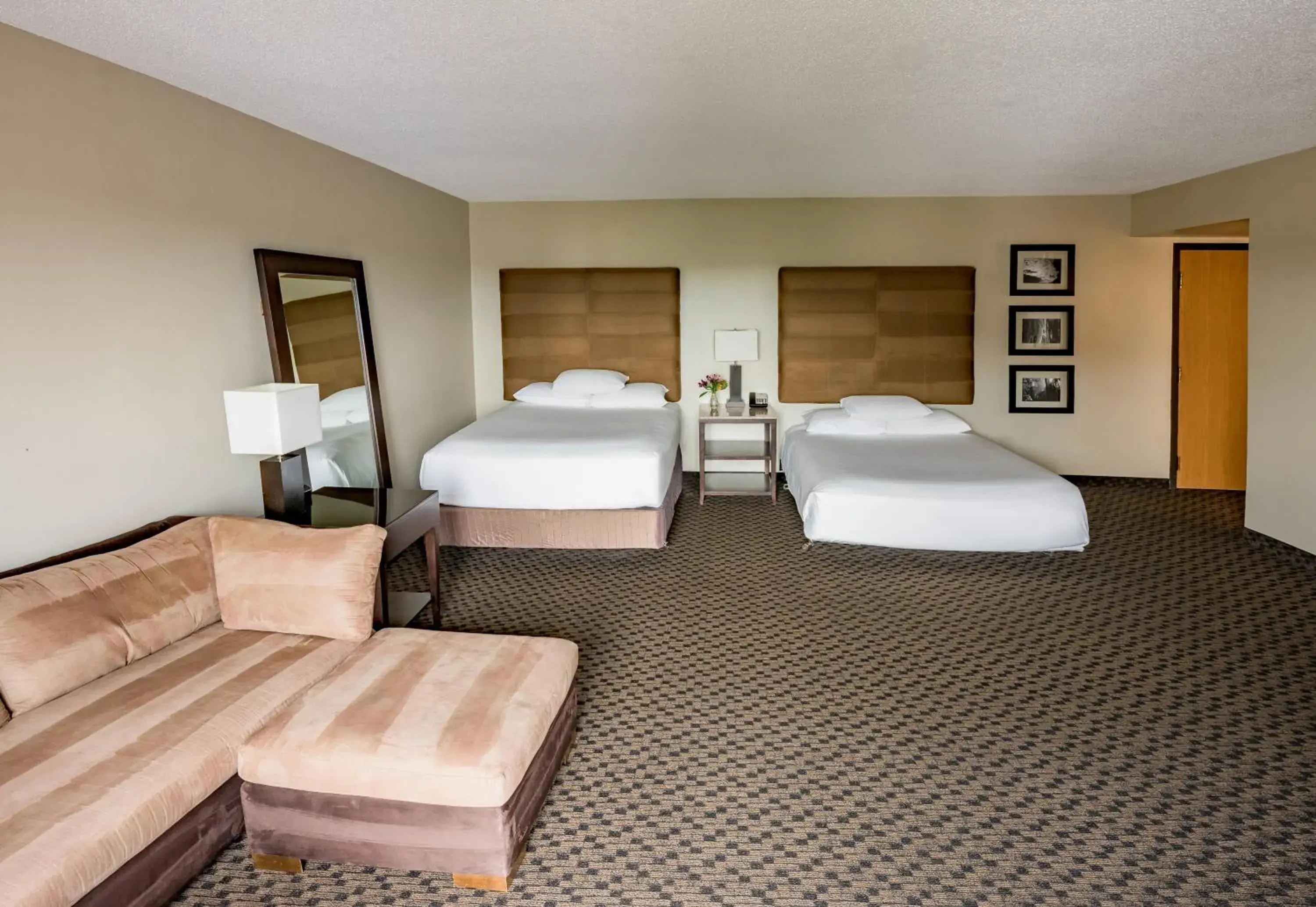 Bed in Hyatt Regency Green Bay Bed in Hyatt Regency Green Bay