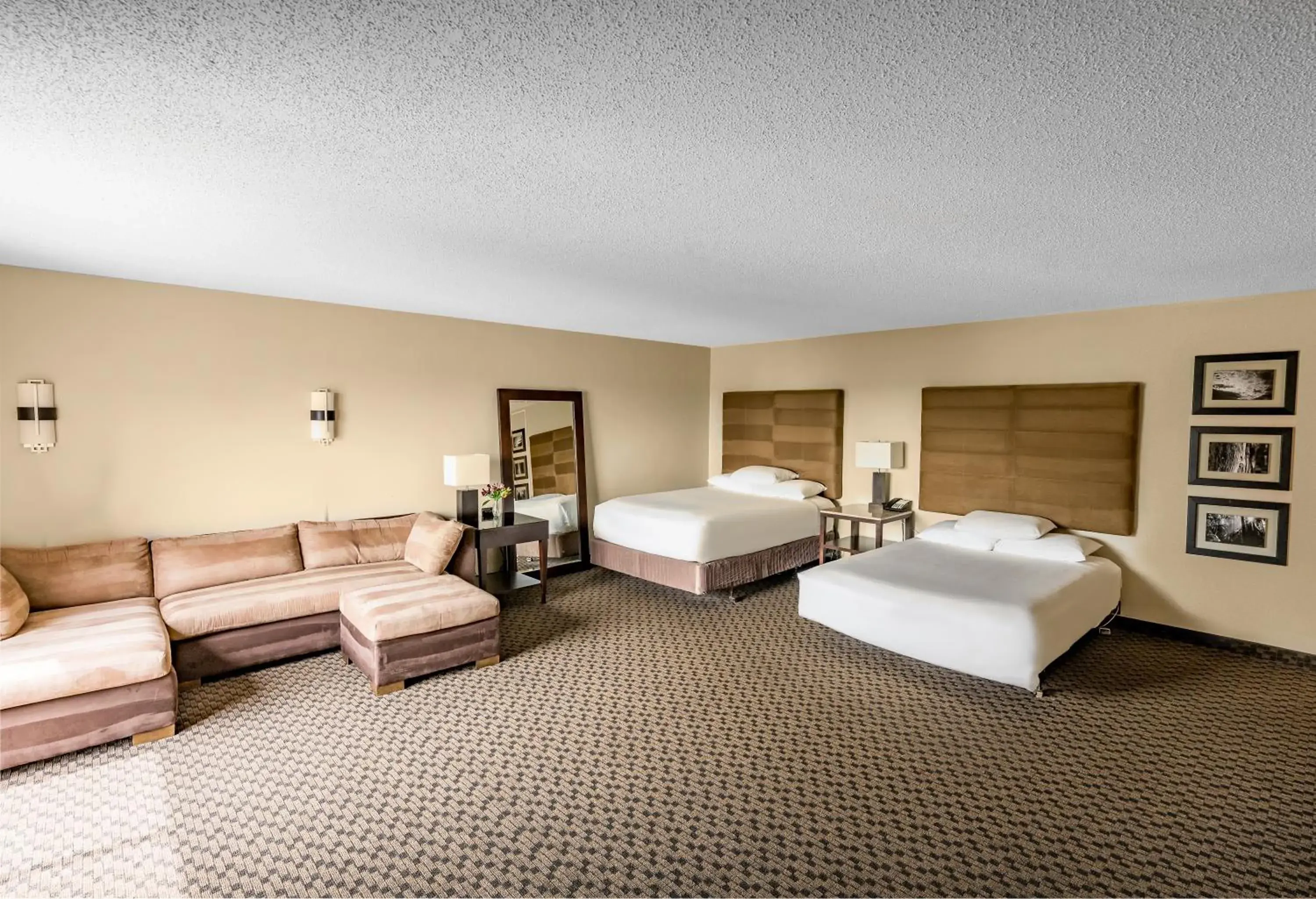 Bed in Hyatt Regency Green Bay Bed in Hyatt Regency Green Bay