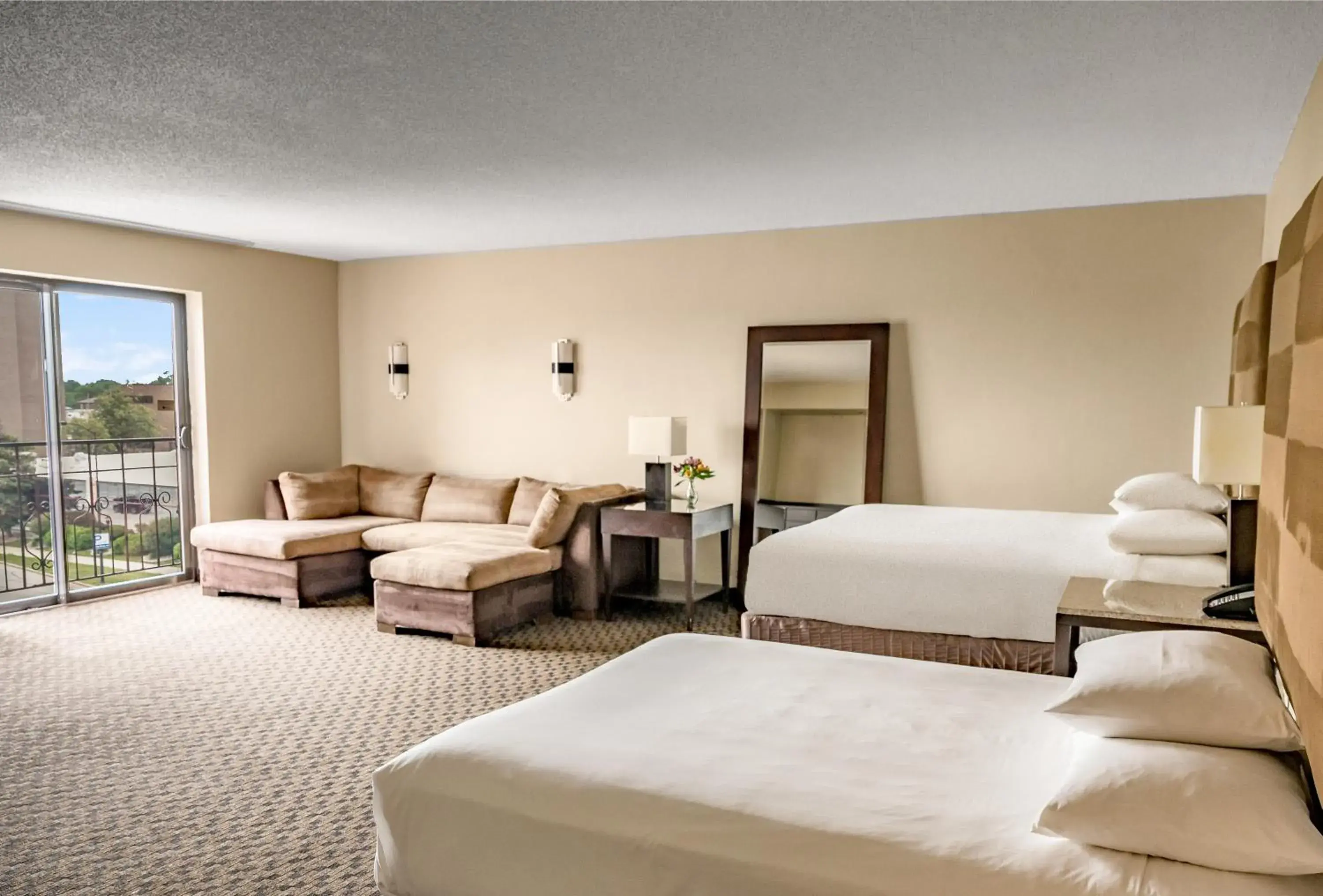 Bed in Hyatt Regency Green Bay Bed in Hyatt Regency Green Bay