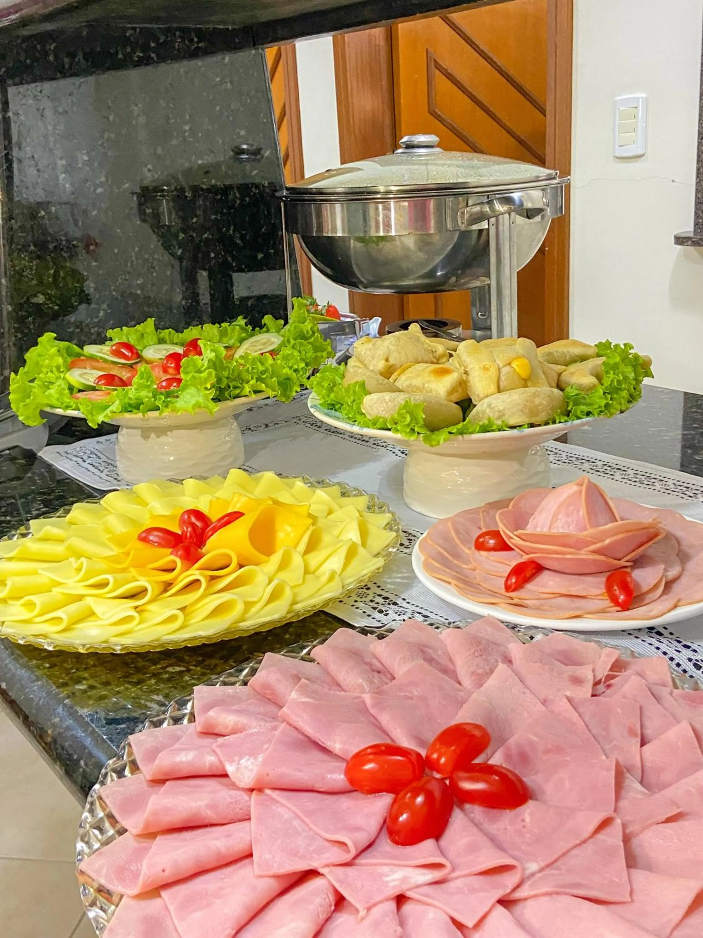 Breakfast in Bombinhas Praia Apart Hotel - unidade rua Bem Te Vi