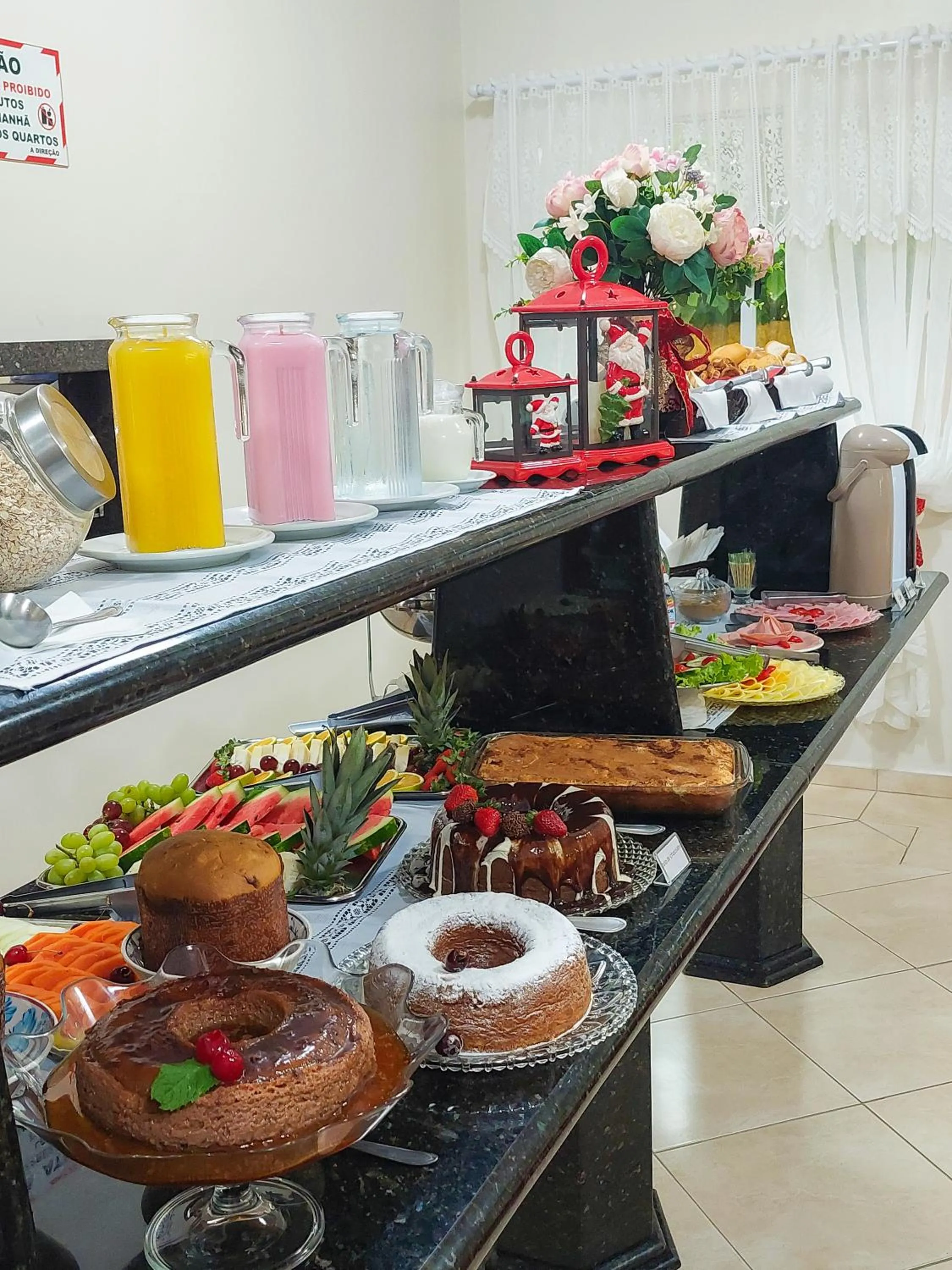 Breakfast in Bombinhas Praia Apart Hotel - unidade rua Bem Te Vi