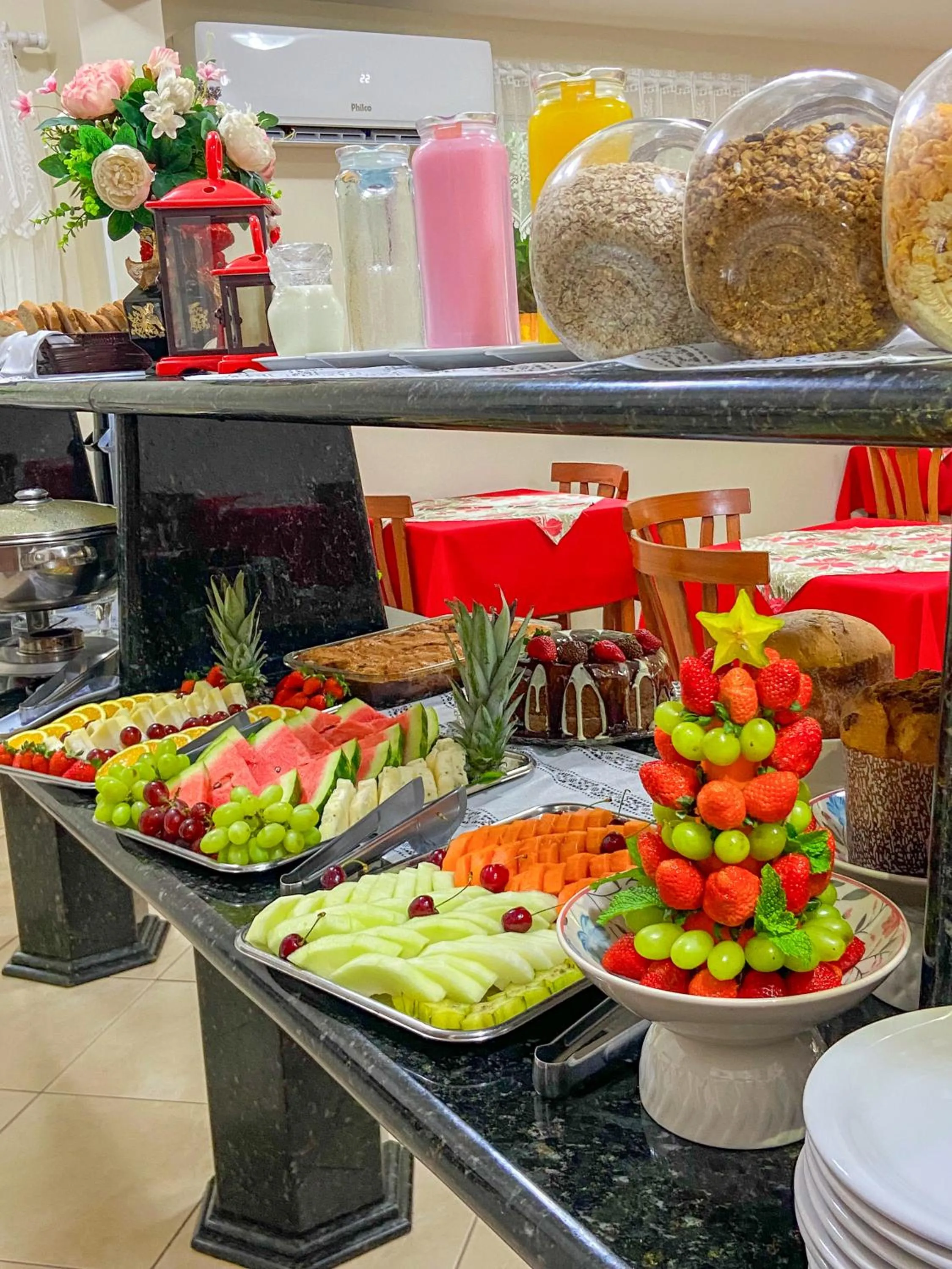 Breakfast in Bombinhas Praia Apart Hotel - unidade rua Bem Te Vi