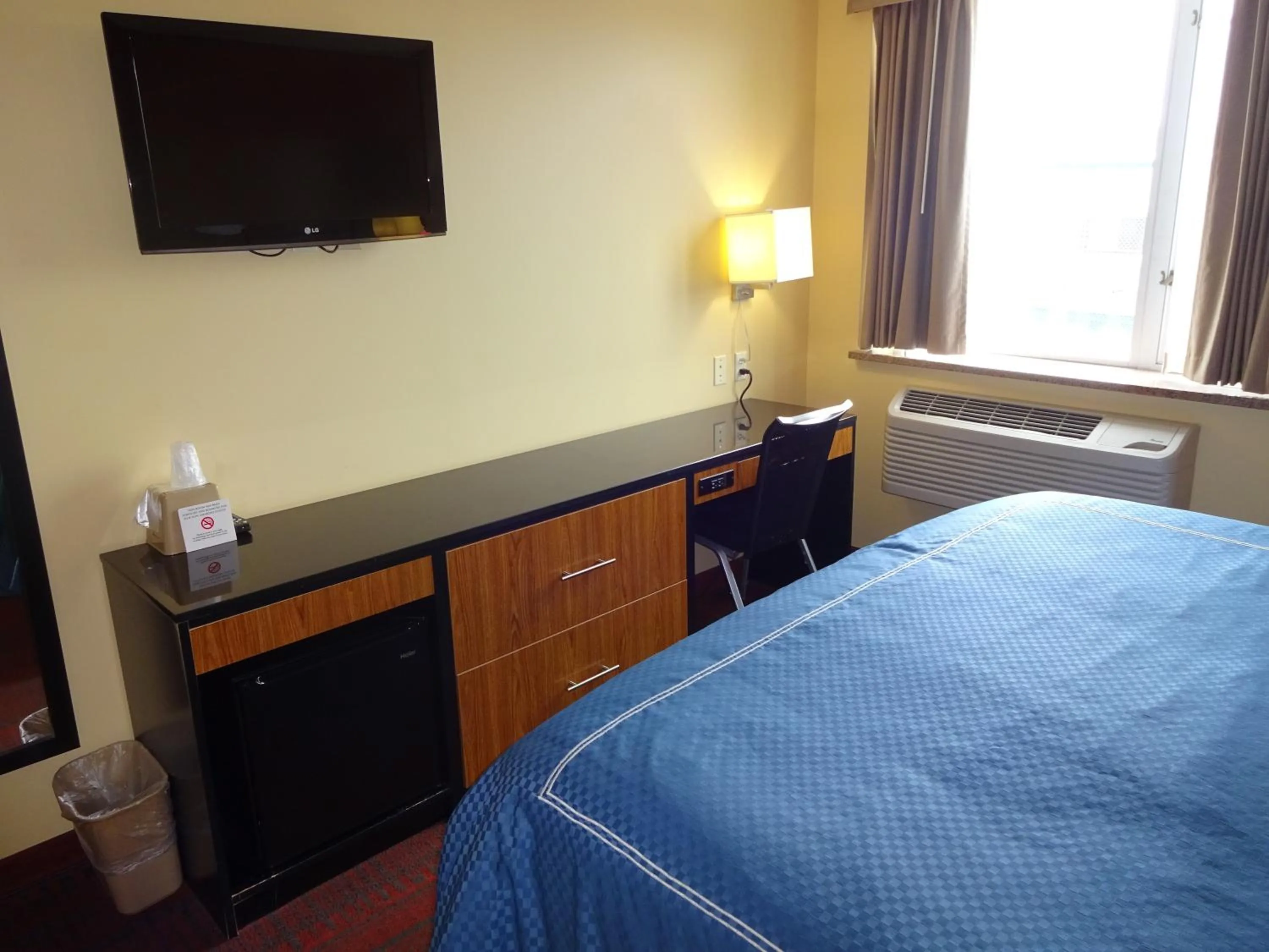 Bedroom, Bed in Hotel Bliss - Brooklyn