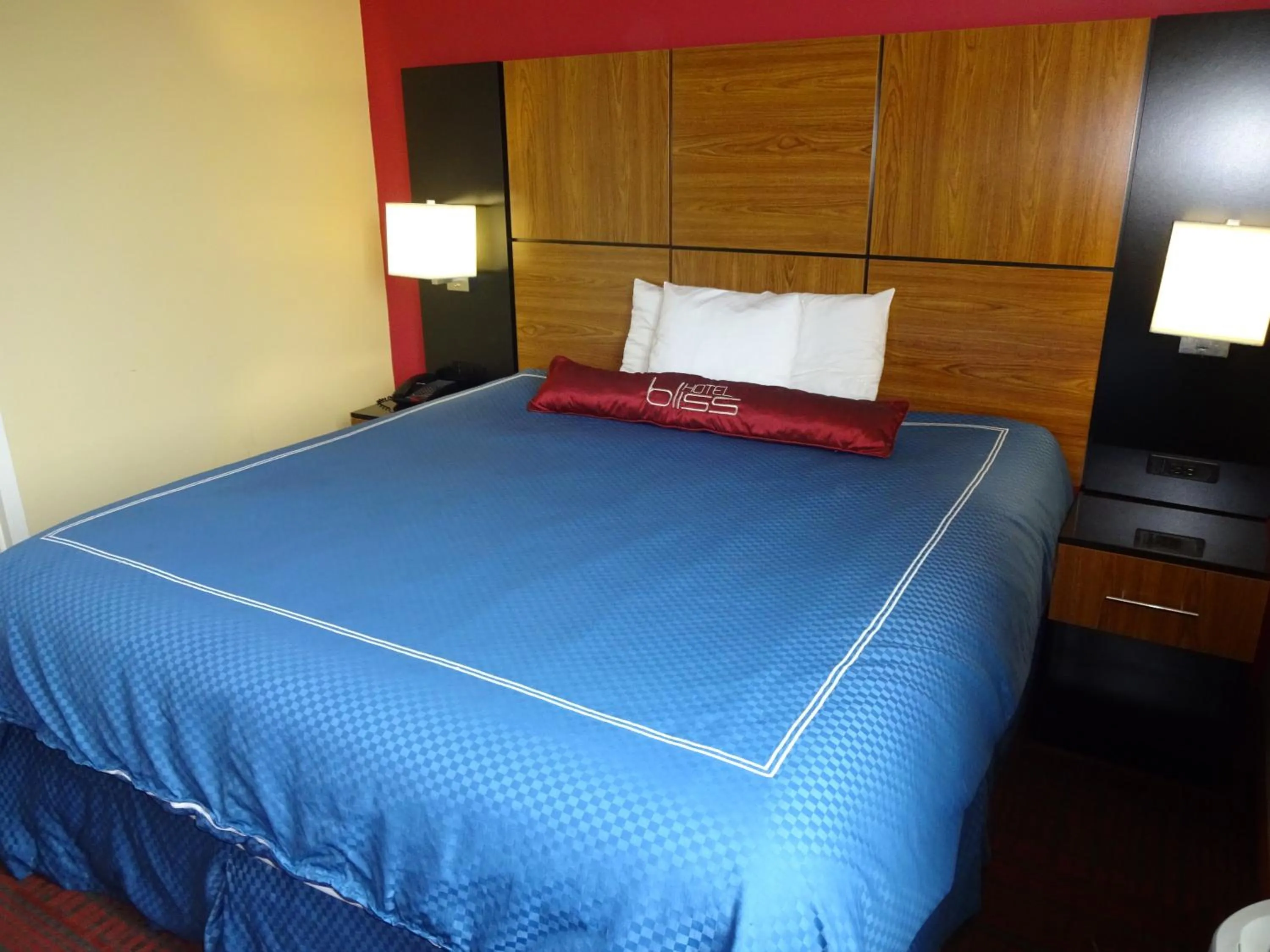 Bedroom, Bed in Hotel Bliss - Brooklyn