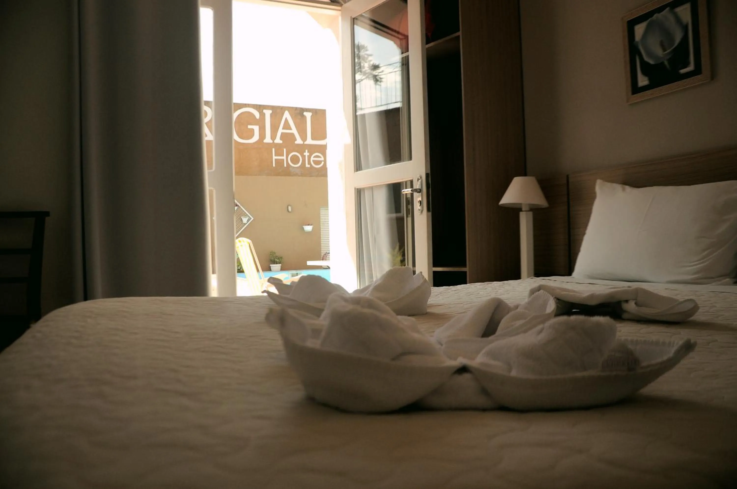 Photo of the whole room, Bed in Crigial Hotel