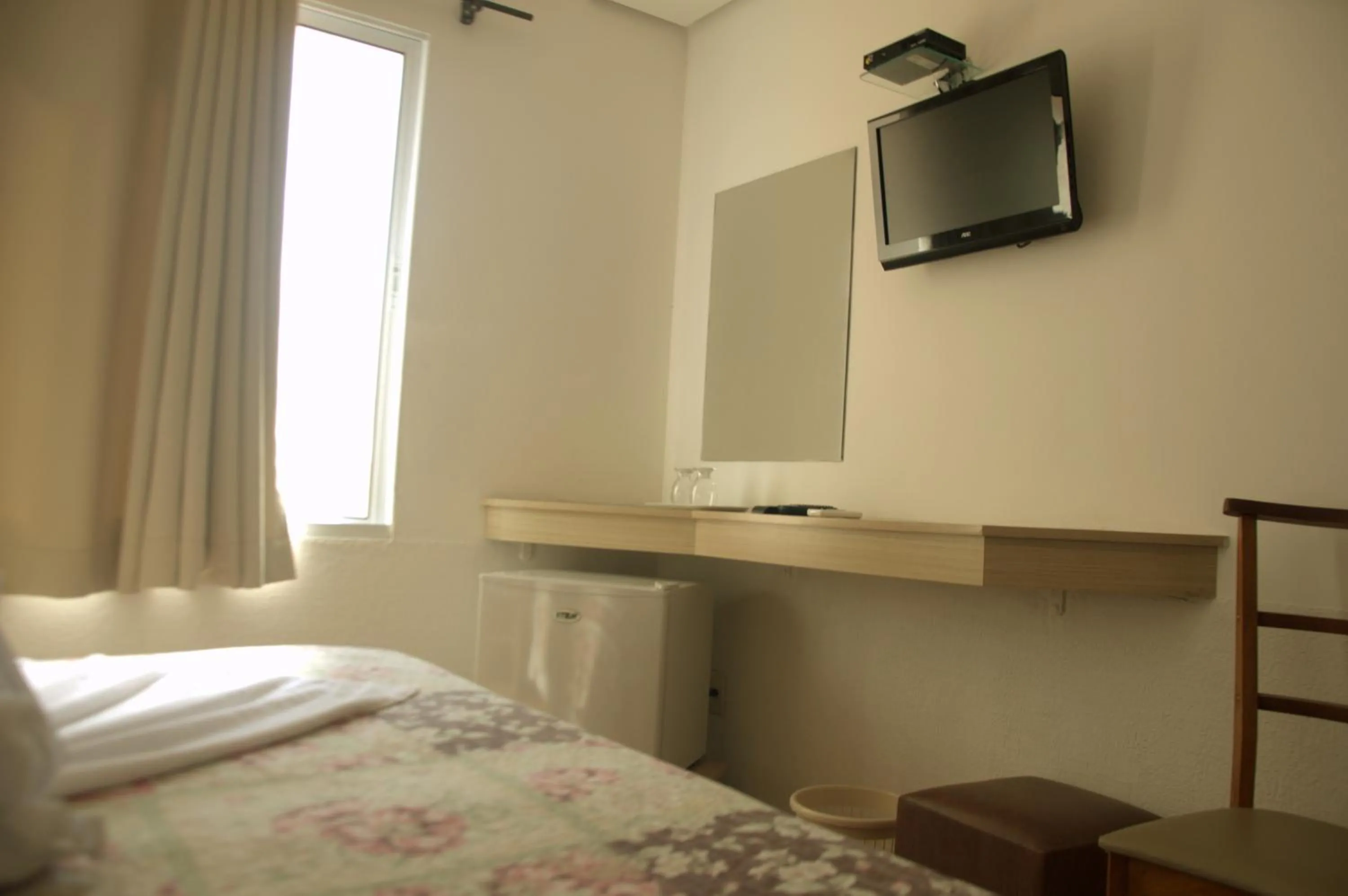 Photo of the whole room, Bed in Crigial Hotel