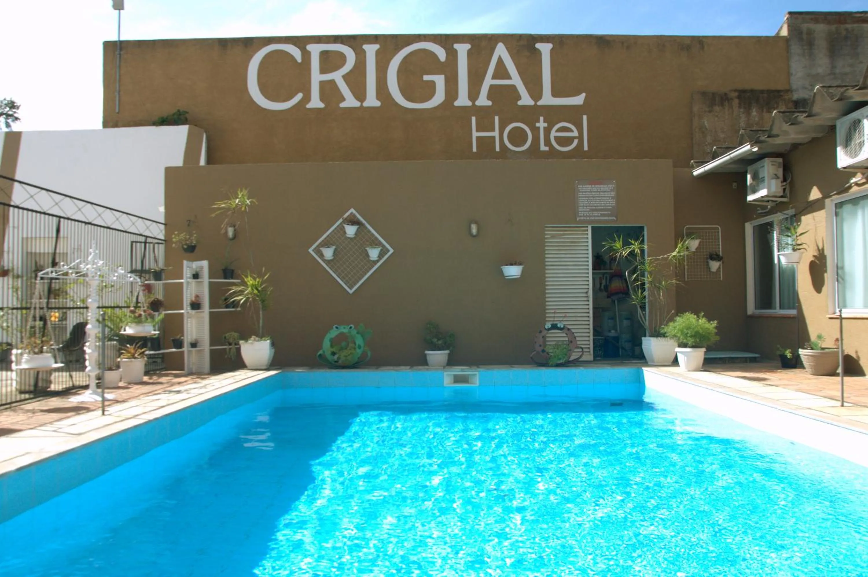 Swimming pool in Crigial Hotel
