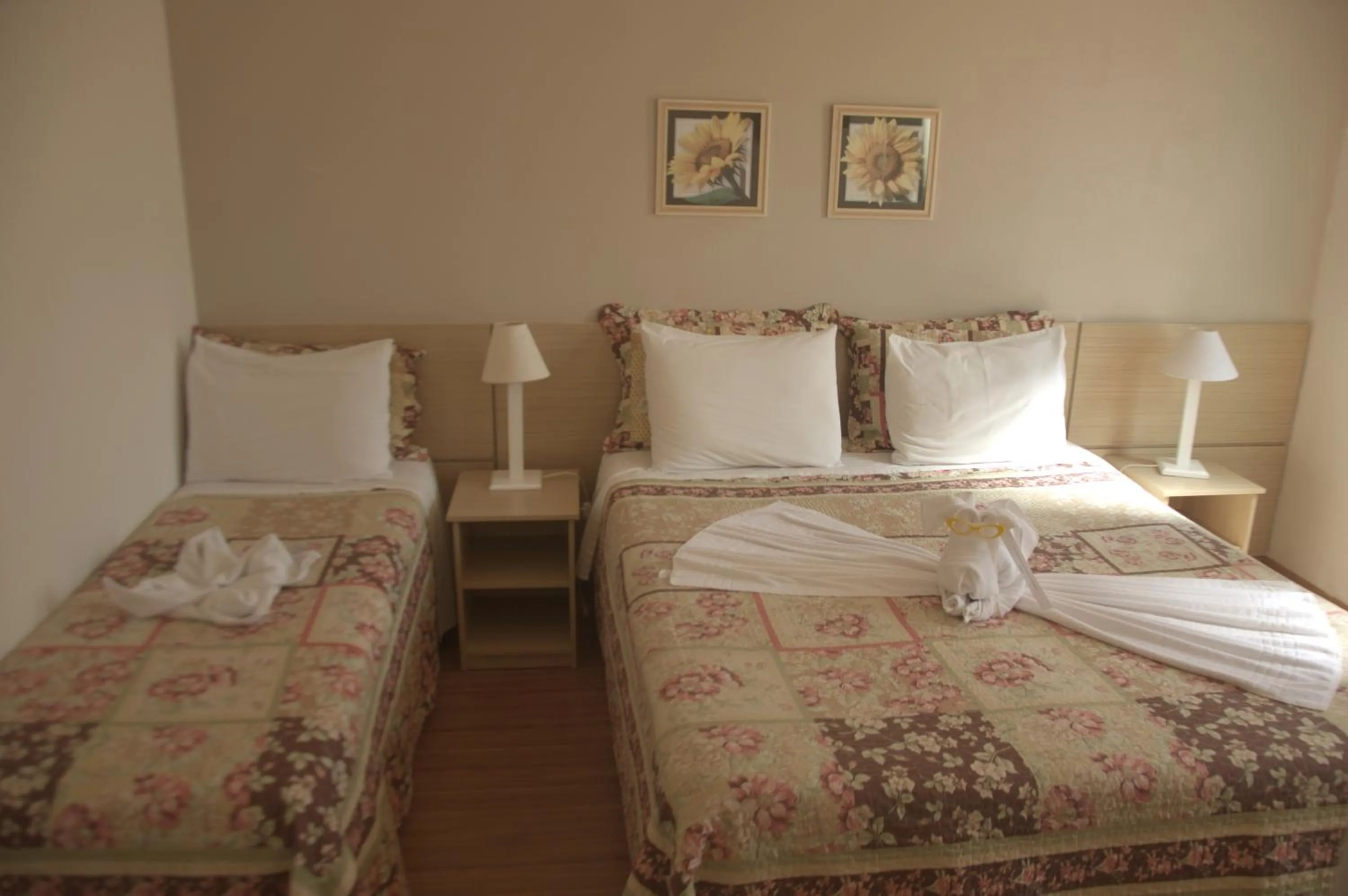 Photo of the whole room, Bed in Crigial Hotel