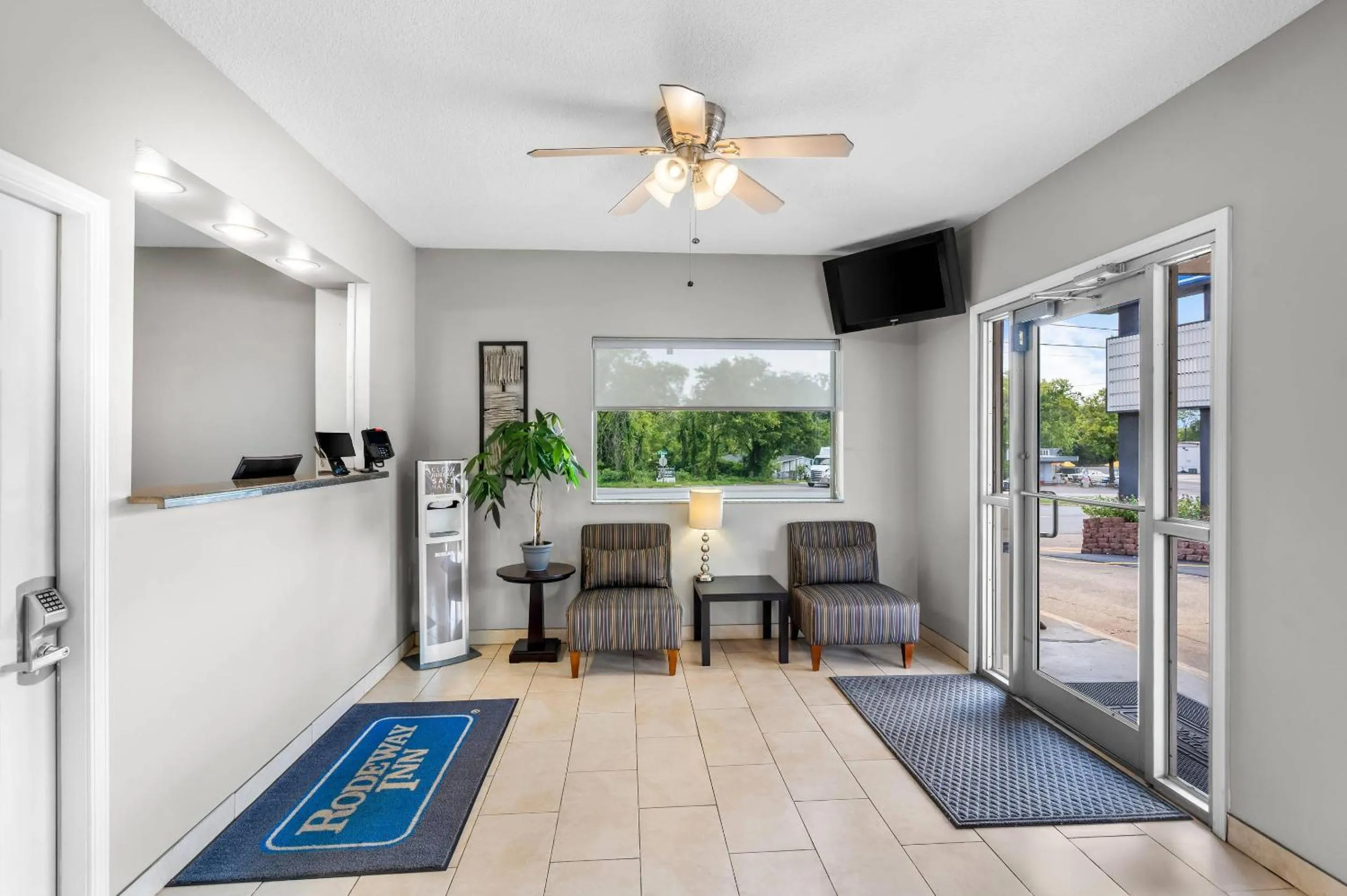 Lobby or reception in Rodeway Inn Hot Springs National Park Area