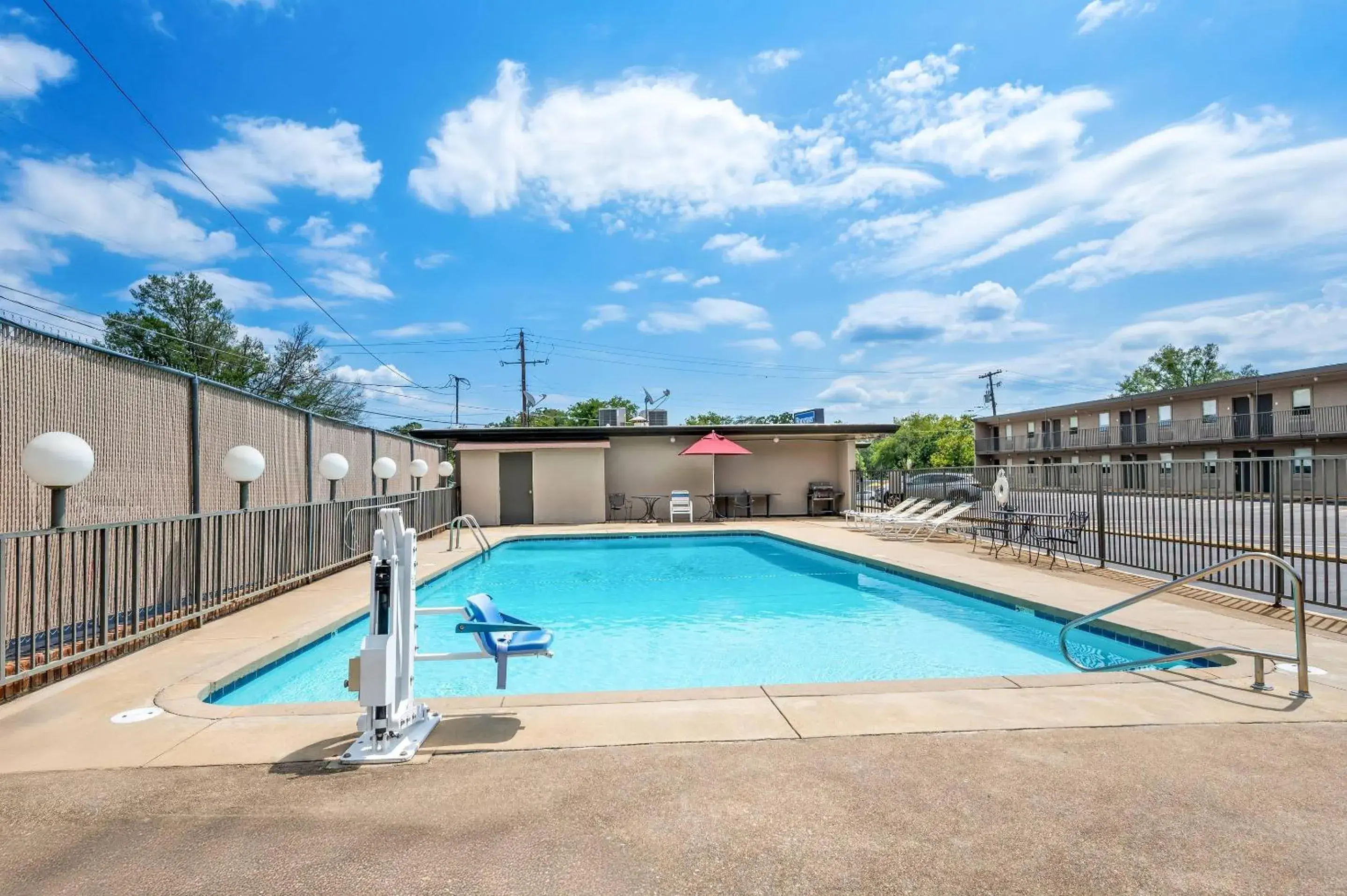 Swimming pool in Rodeway Inn Hot Springs National Park Area Swimming pool in Rodeway Inn Hot Springs National Park Area