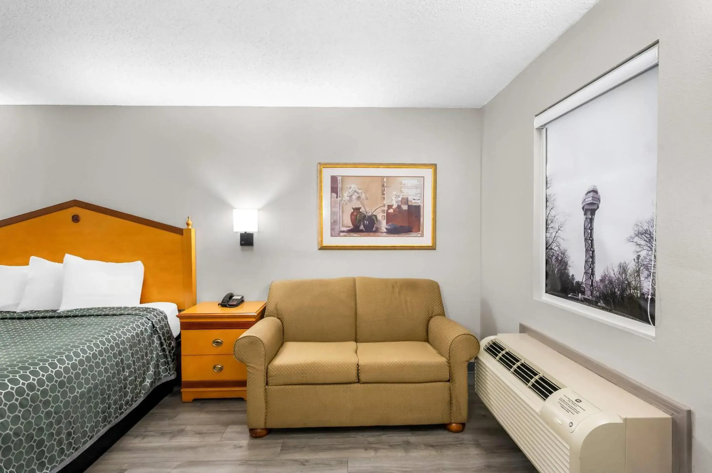 Bedroom, Bed in Rodeway Inn Hot Springs National Park Area Bedroom, Bed in Rodeway Inn Hot Springs National Park Area