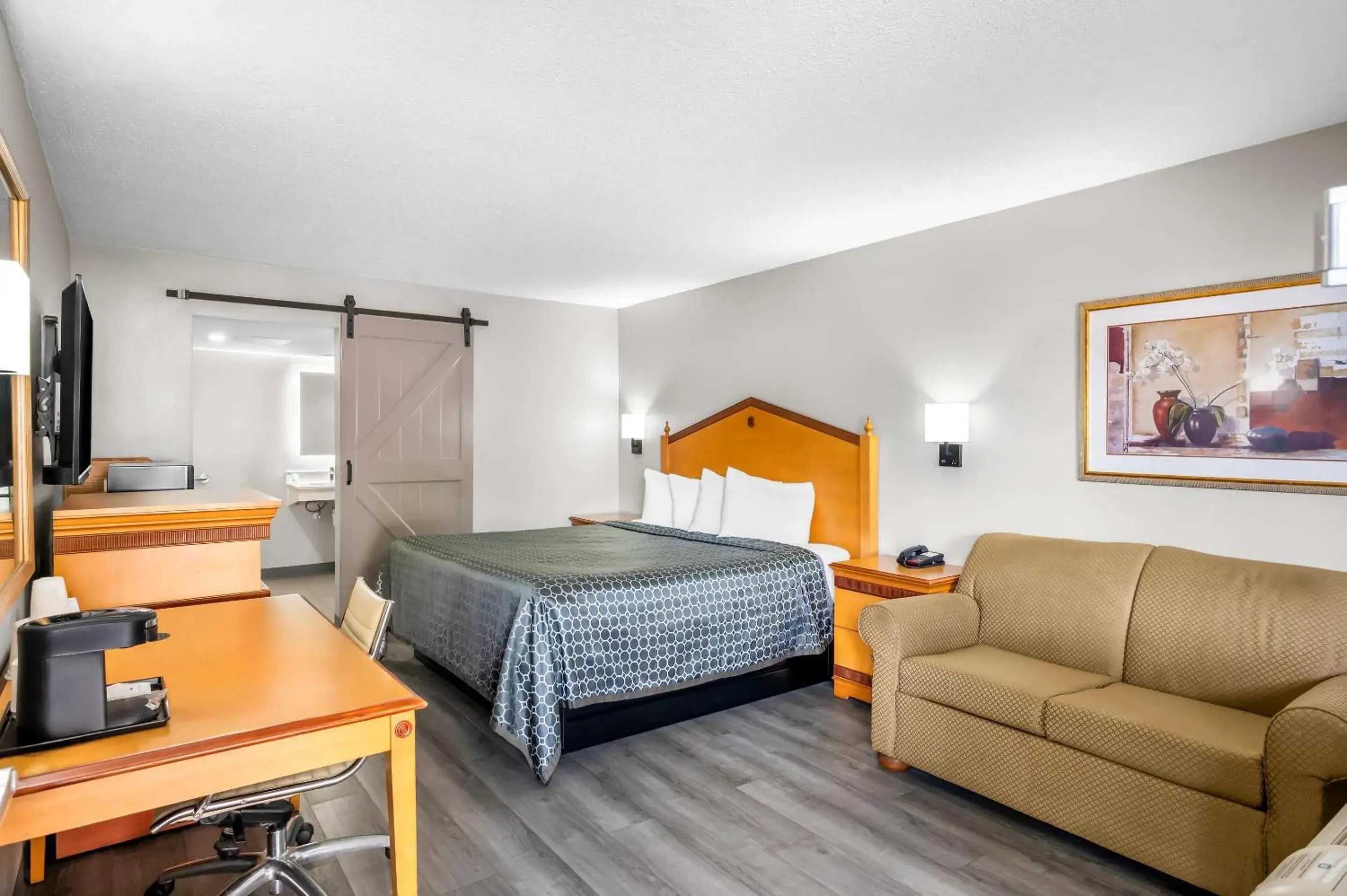 Bedroom, Bed in Rodeway Inn Hot Springs National Park Area Bedroom, Bed in Rodeway Inn Hot Springs National Park Area