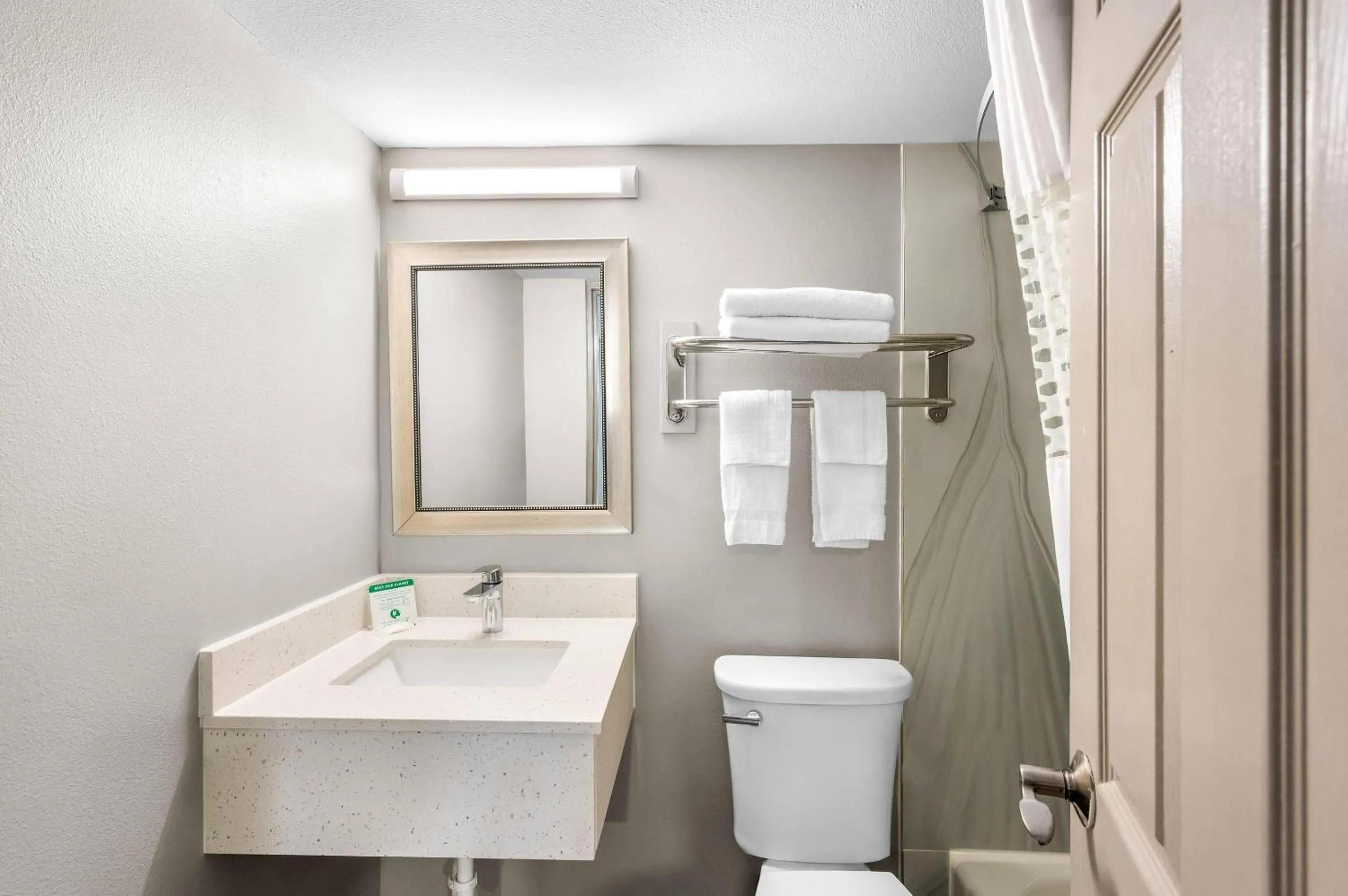 Bedroom in Rodeway Inn Hot Springs National Park Area