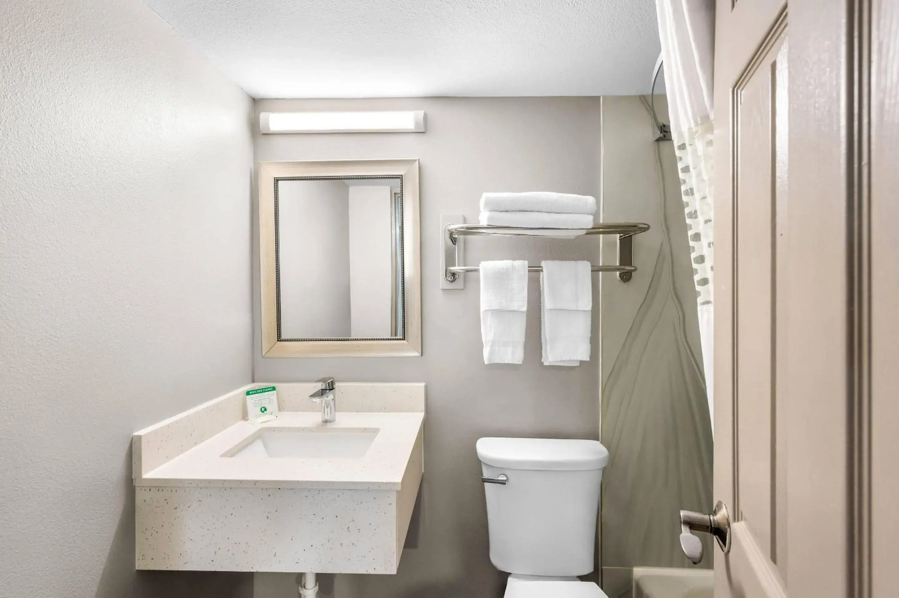 Bedroom in Rodeway Inn Hot Springs National Park Area Bedroom in Rodeway Inn Hot Springs National Park Area