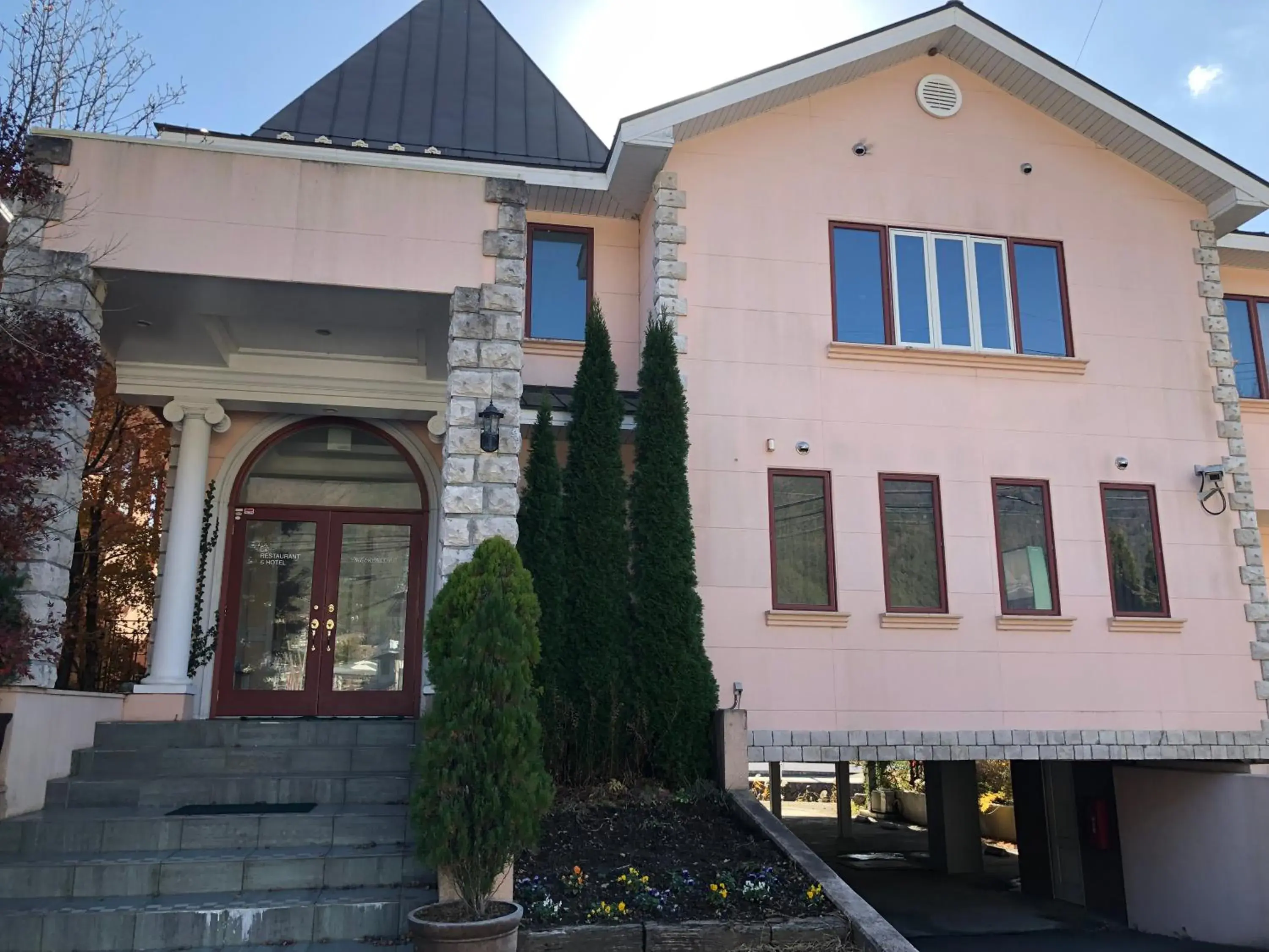 Property building in Auberge Mermaid Property building in Auberge Mermaid