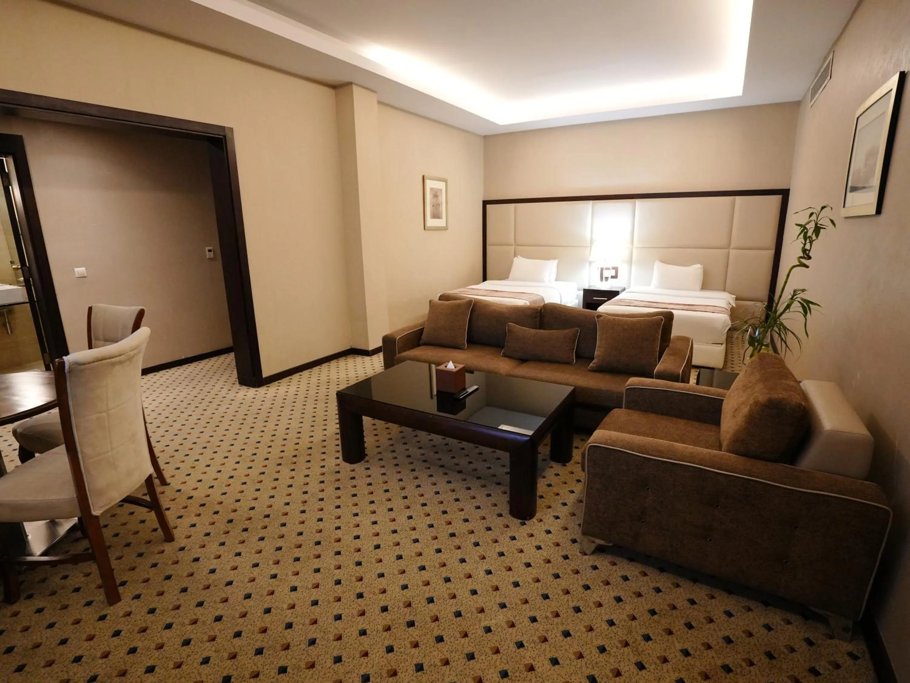 Bedroom, Bed in Canyon Hotel Erbil