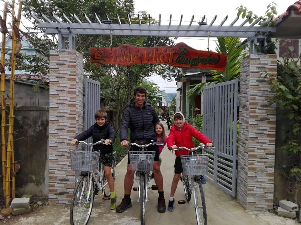 young children in Hưng Phát Bungalow