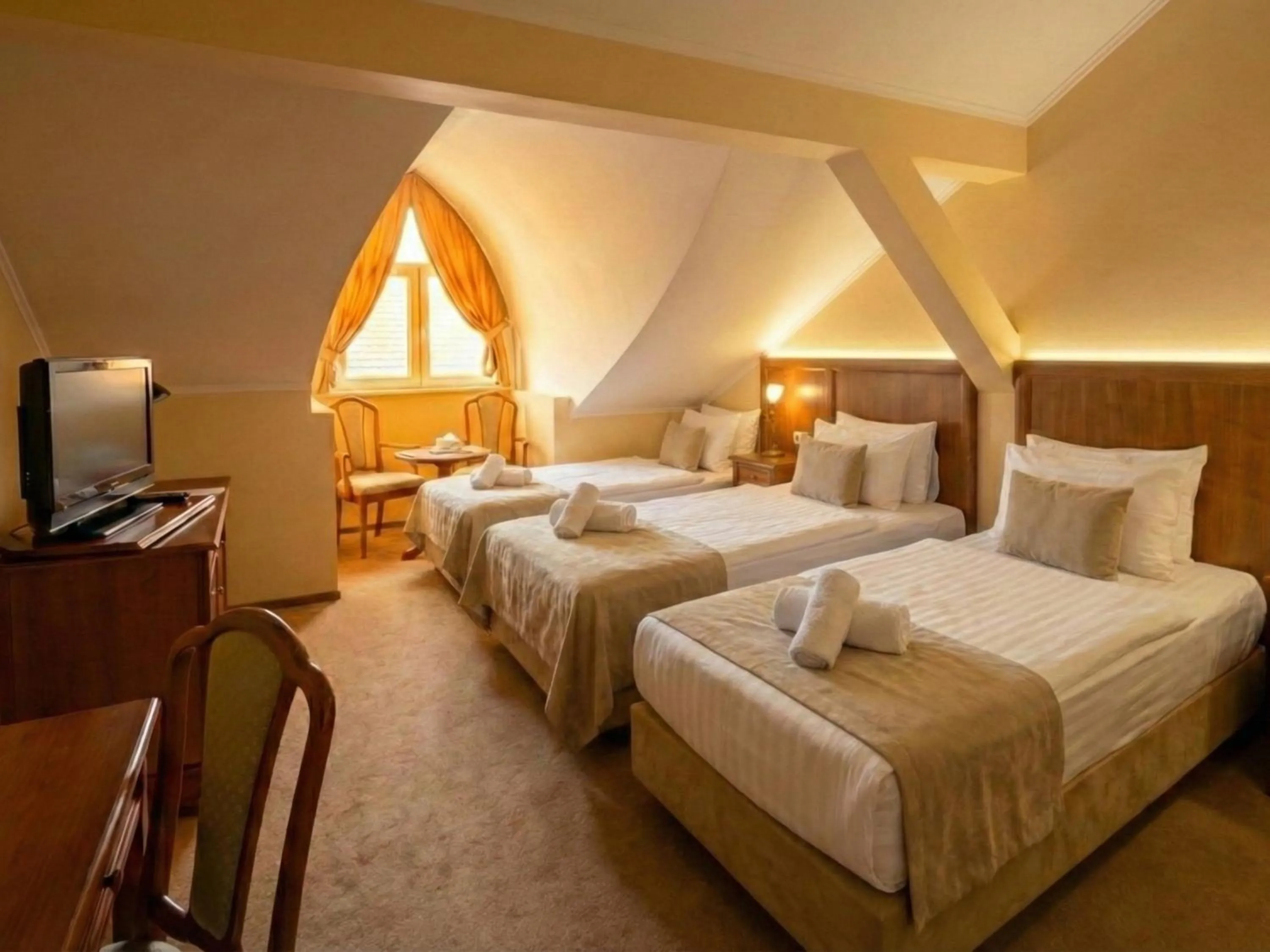 Photo of the whole room, Bed in Hotel Maxim