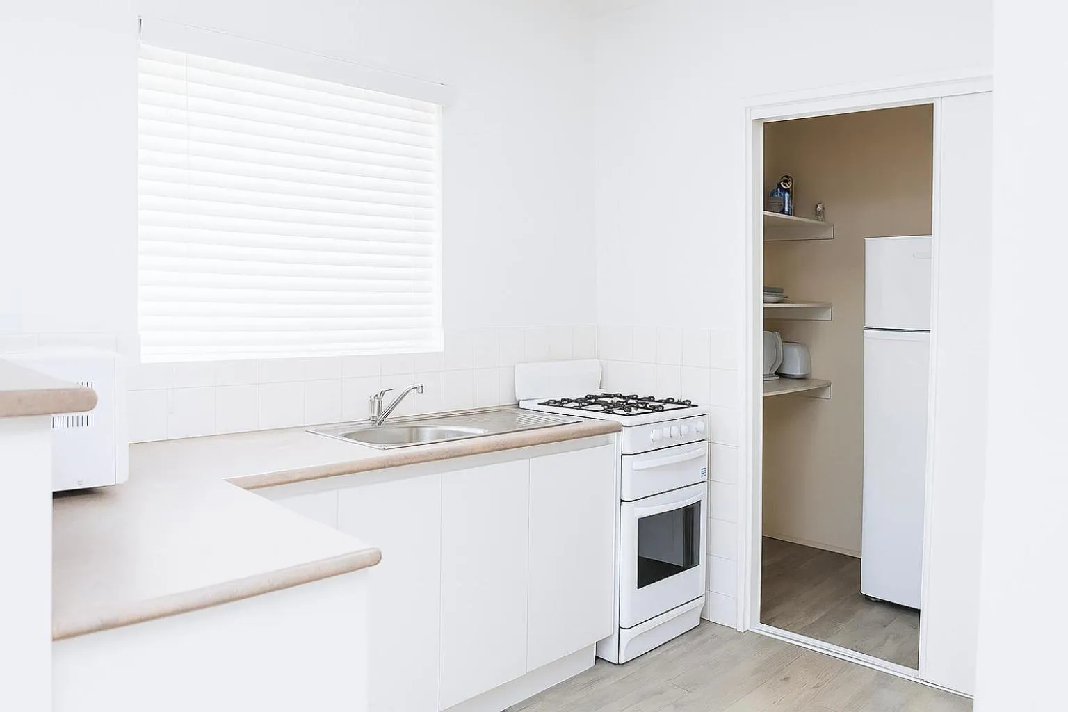 kitchen in Busselton Gale Street Motel & Villas