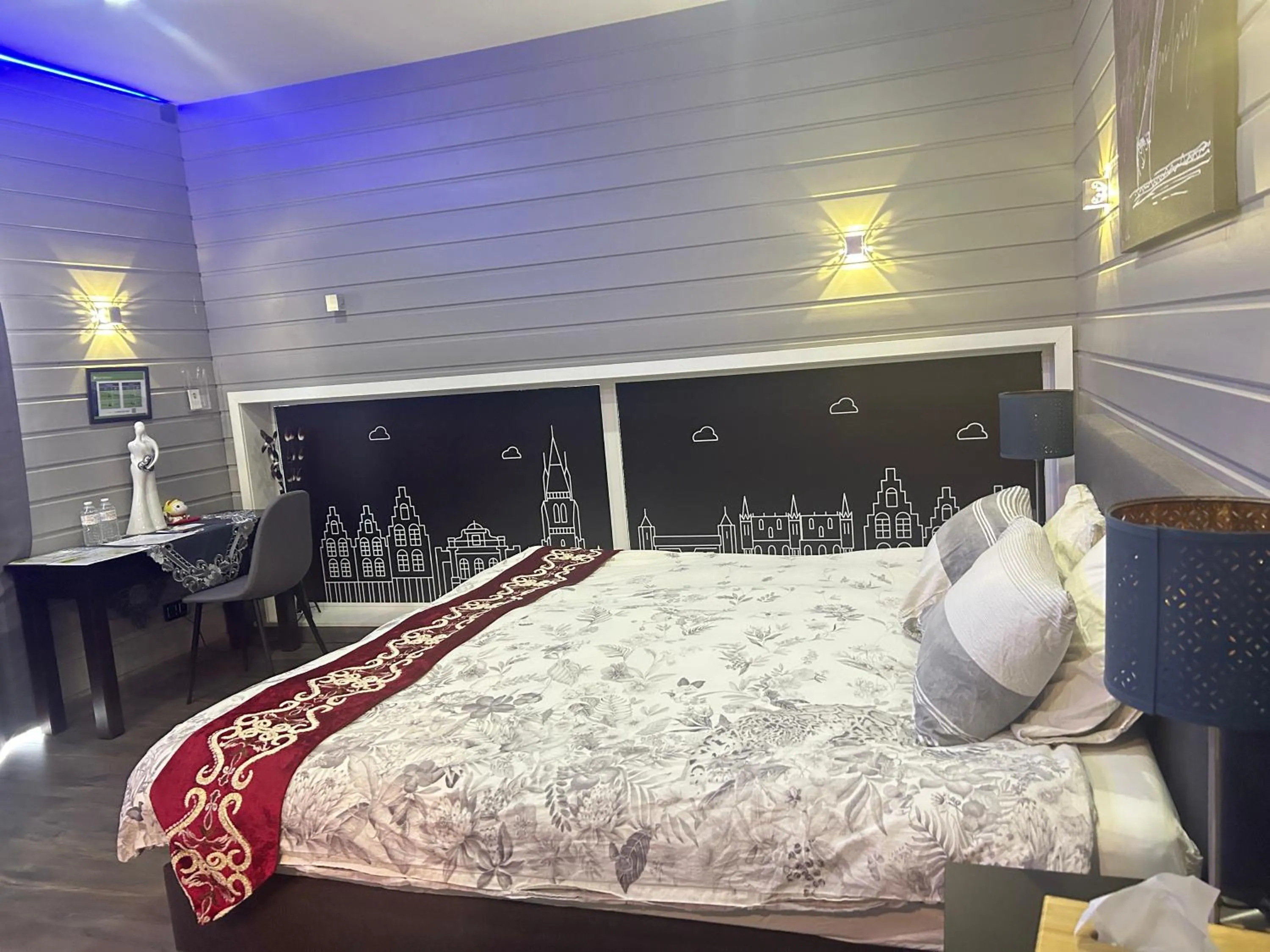 Bed in Kuai Guestroom Brugge