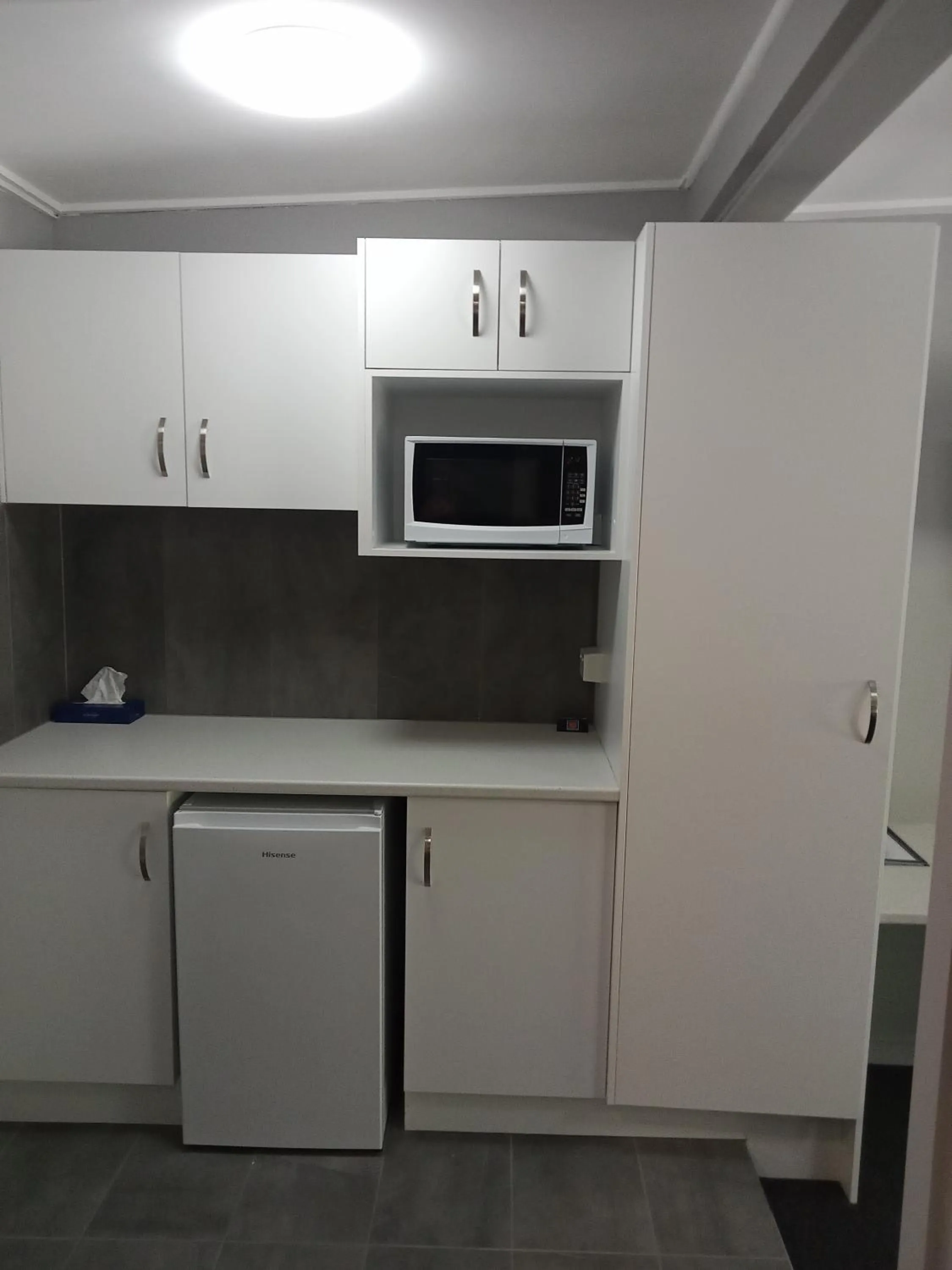 Kitchen or kitchenette in Solomon Inn Motel Figtree