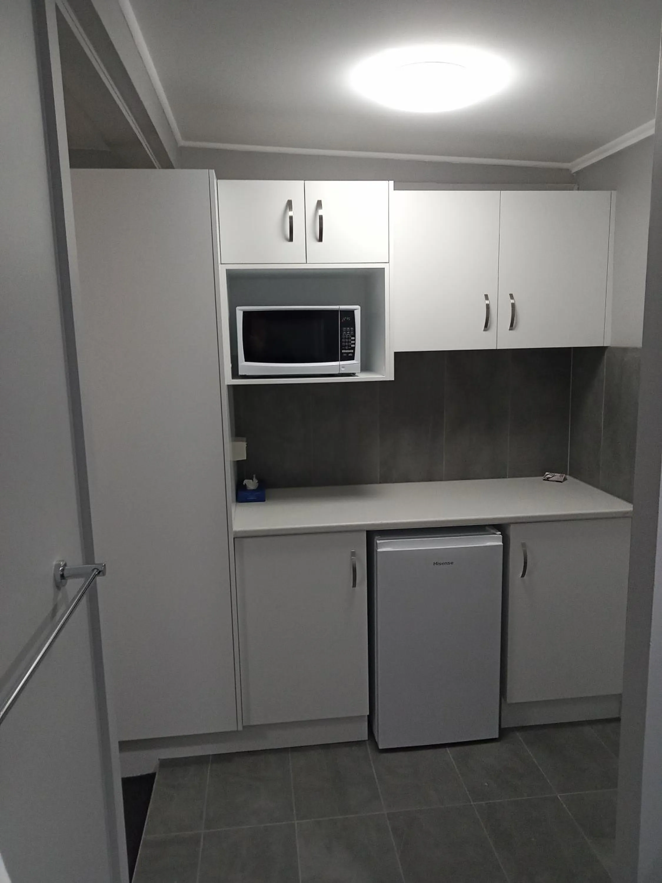 Kitchen or kitchenette in Solomon Inn Motel Figtree