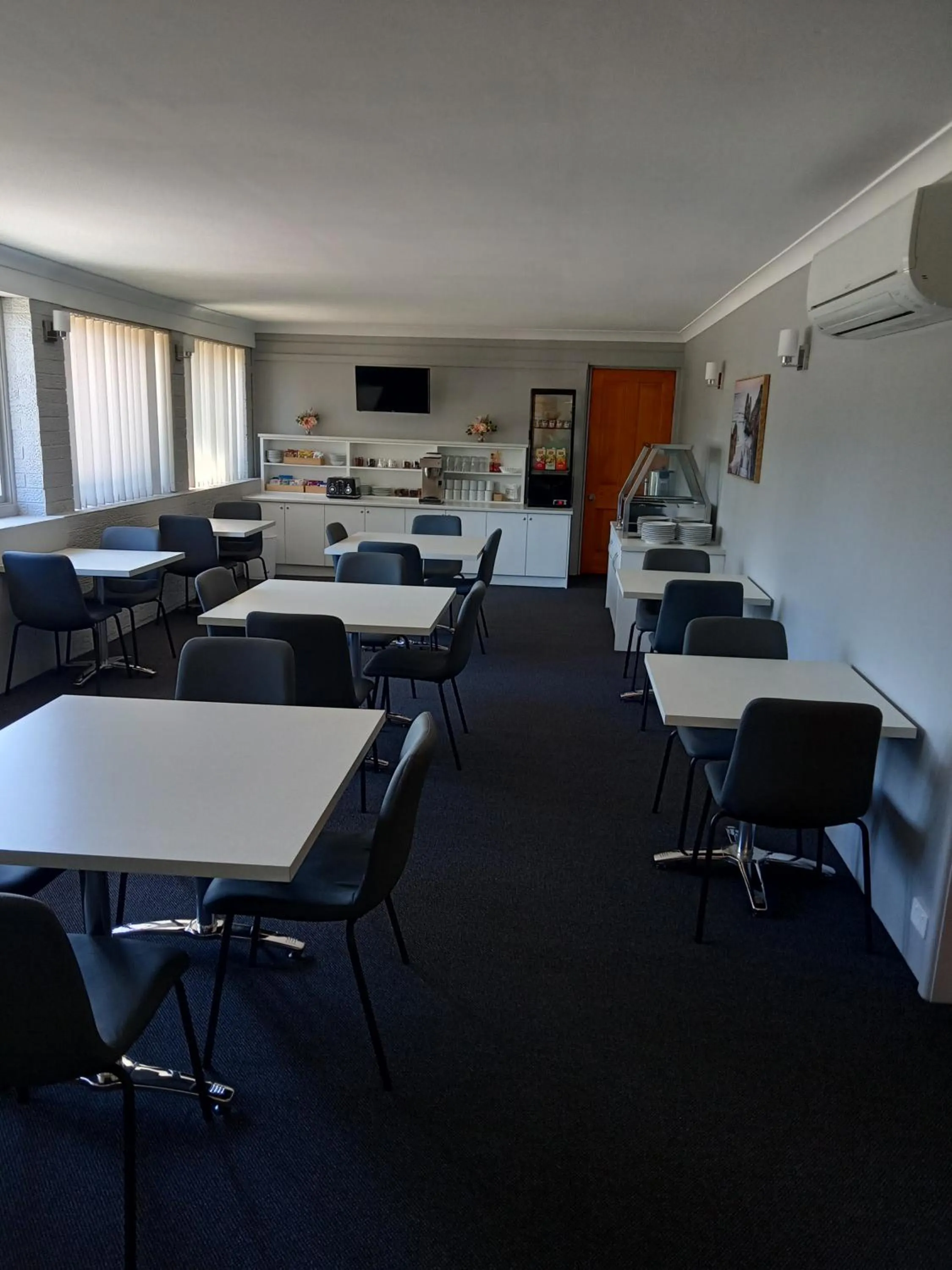 Restaurant/places to eat in Solomon Inn Motel Figtree