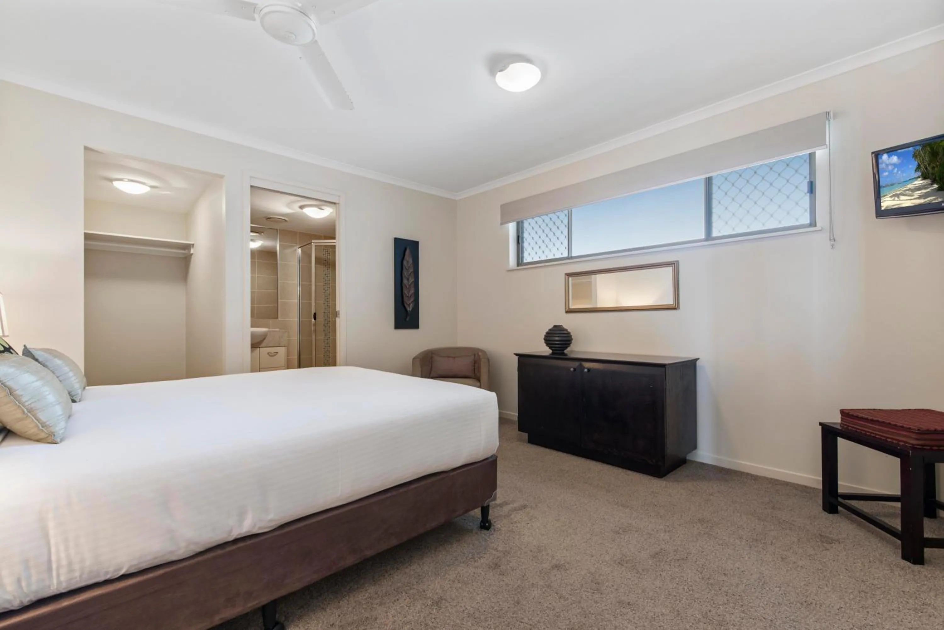 Bed in Rovera Apartments