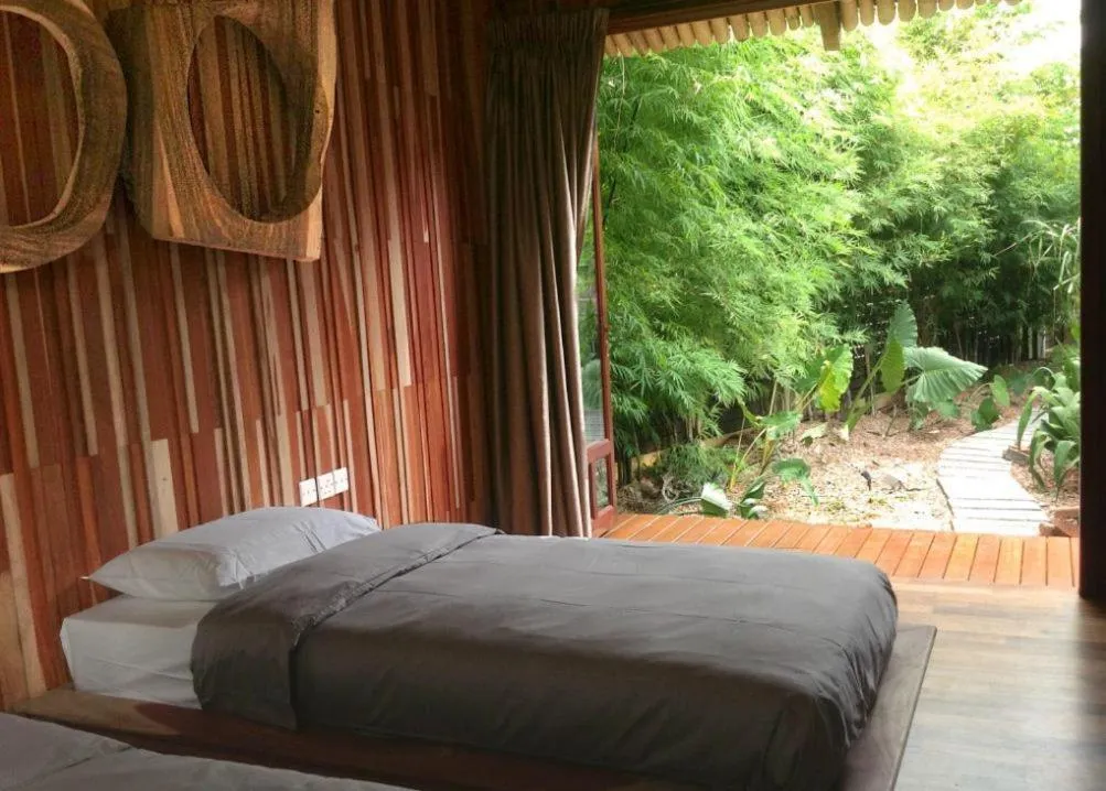 Bed in The Happy 8 Retreat