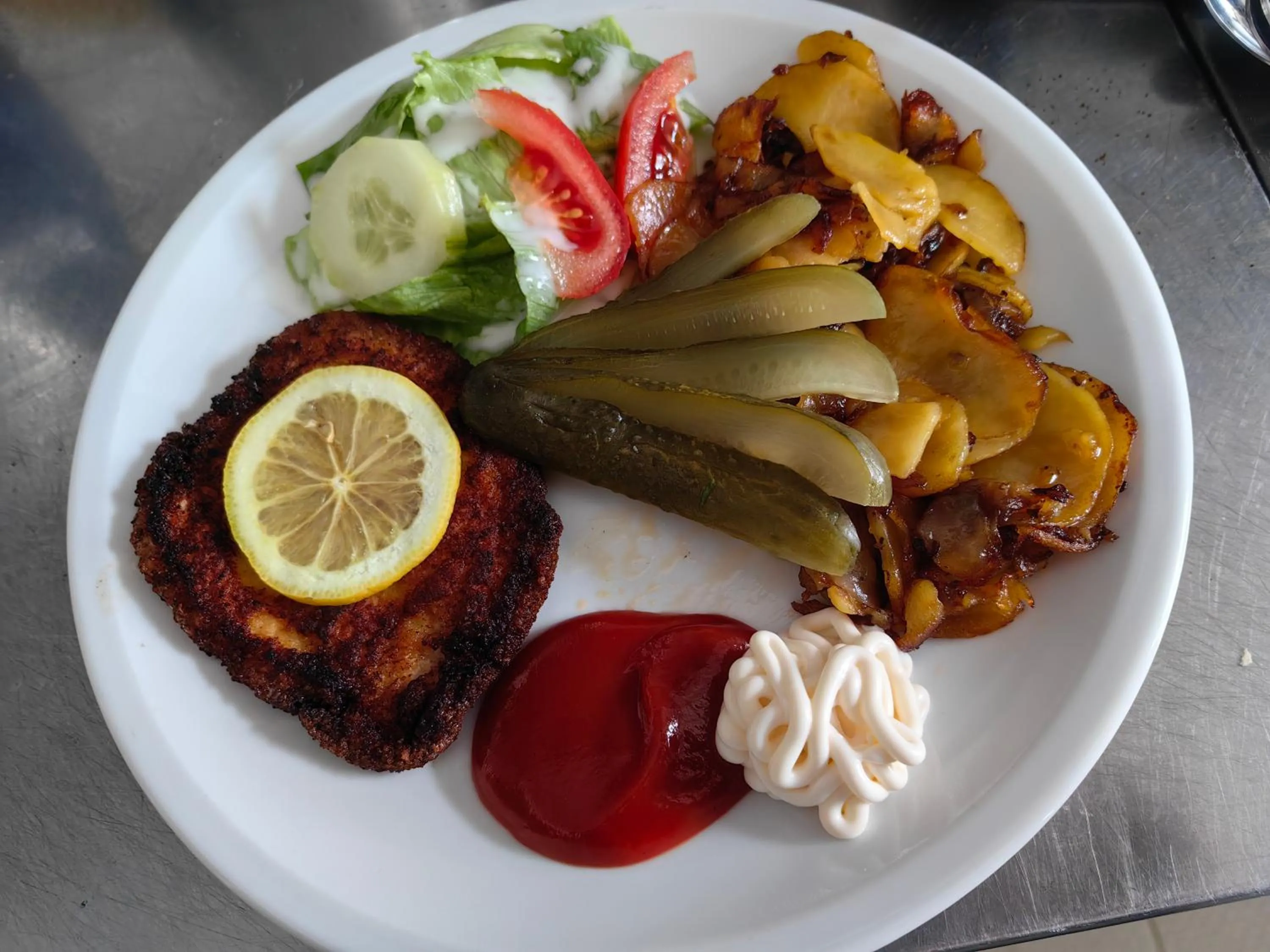 Restaurant/places to eat in Landhotel Kreien