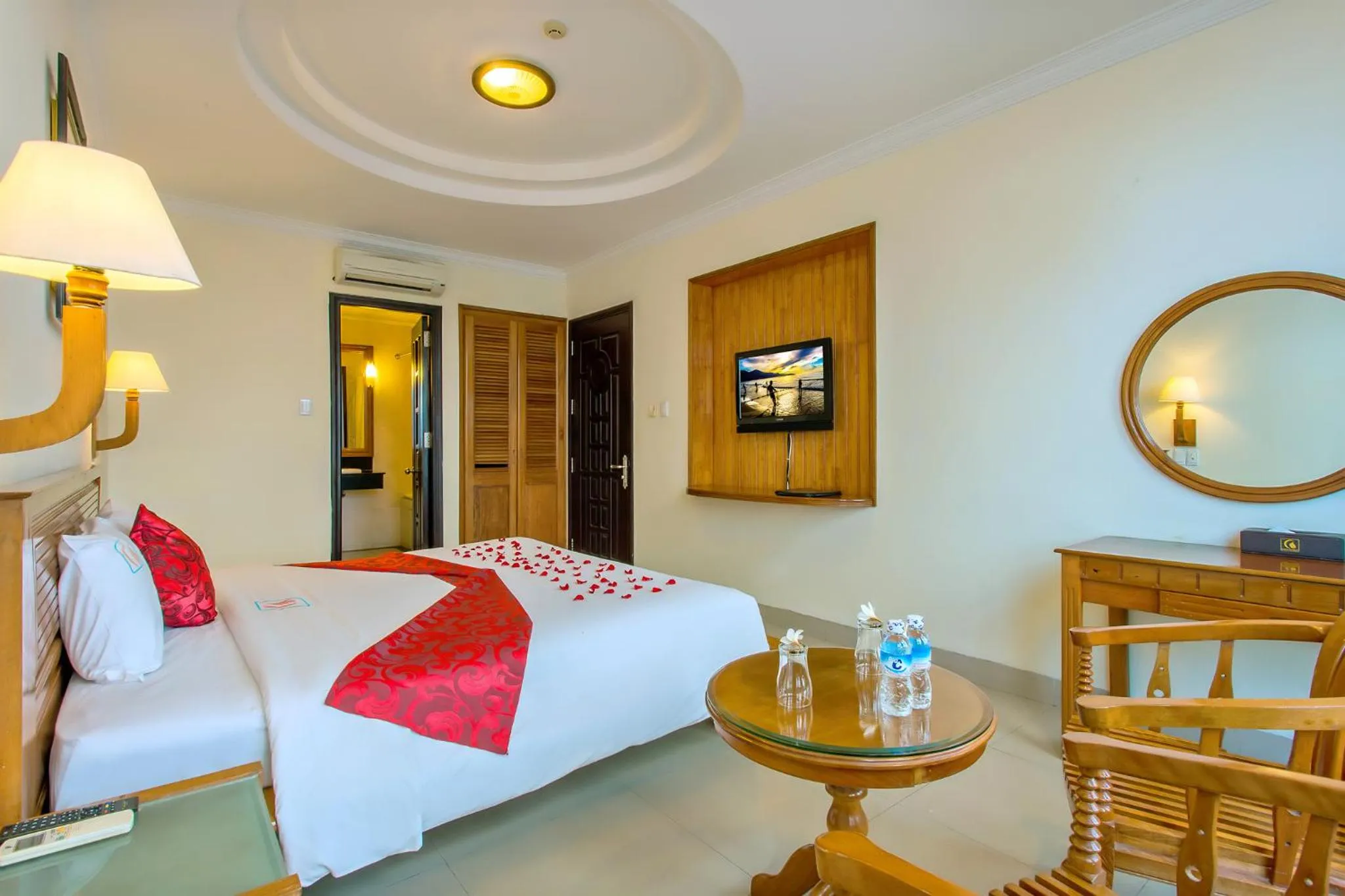 Bedroom, Bed in Golden Sea Hotel Da Nang