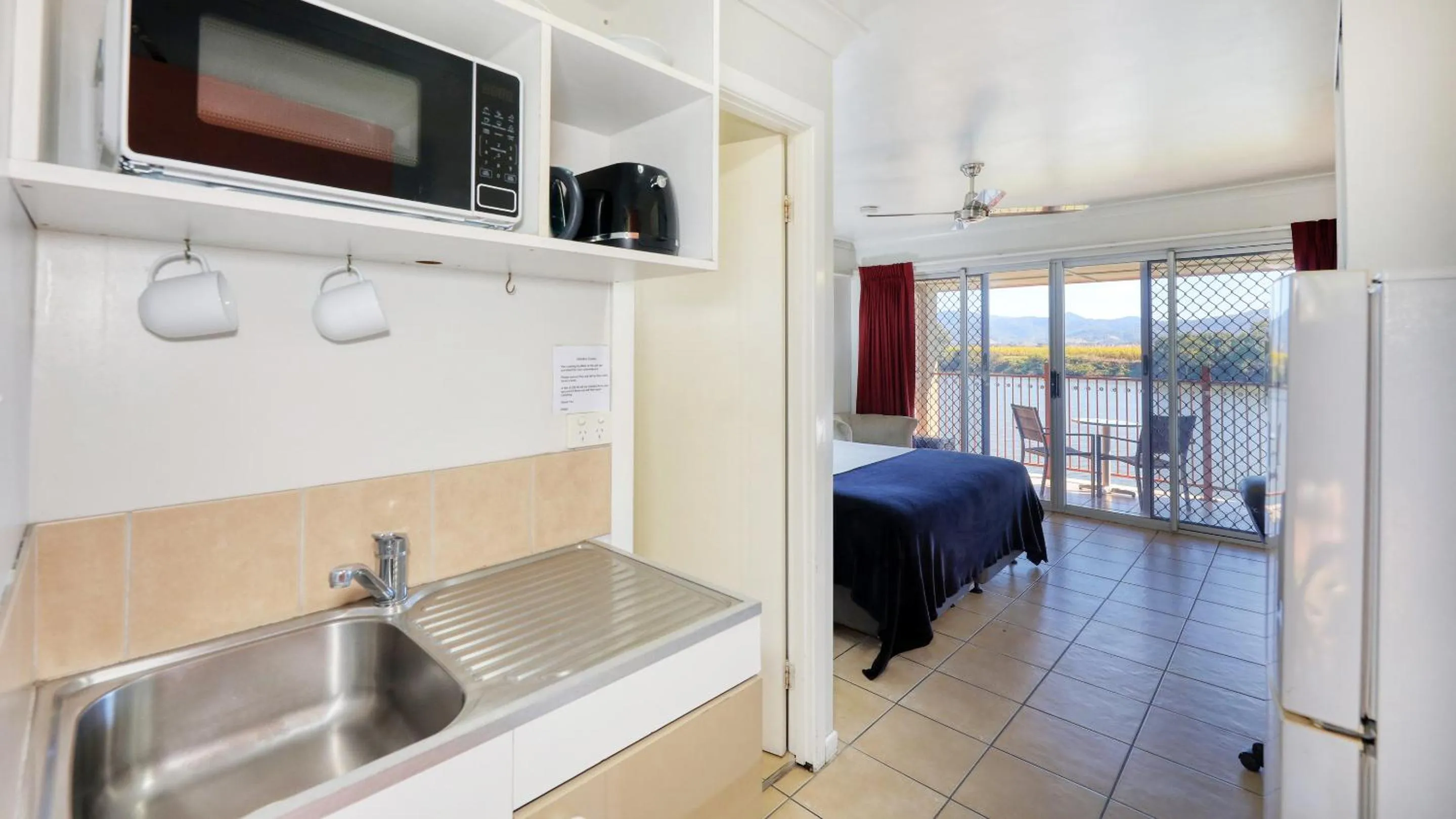 microwave, Bed in Tweed River Motel