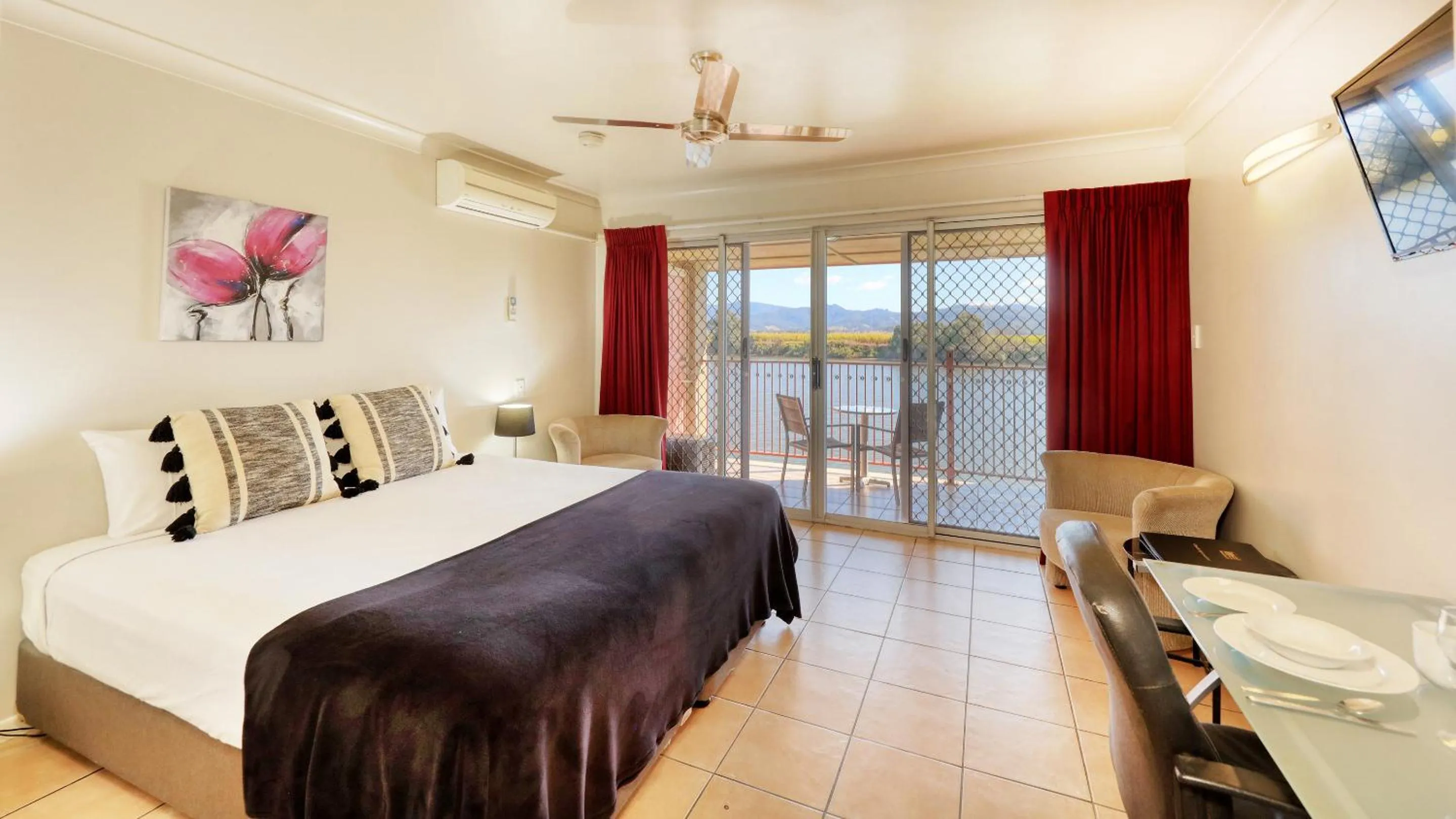 Bed in Tweed River Motel