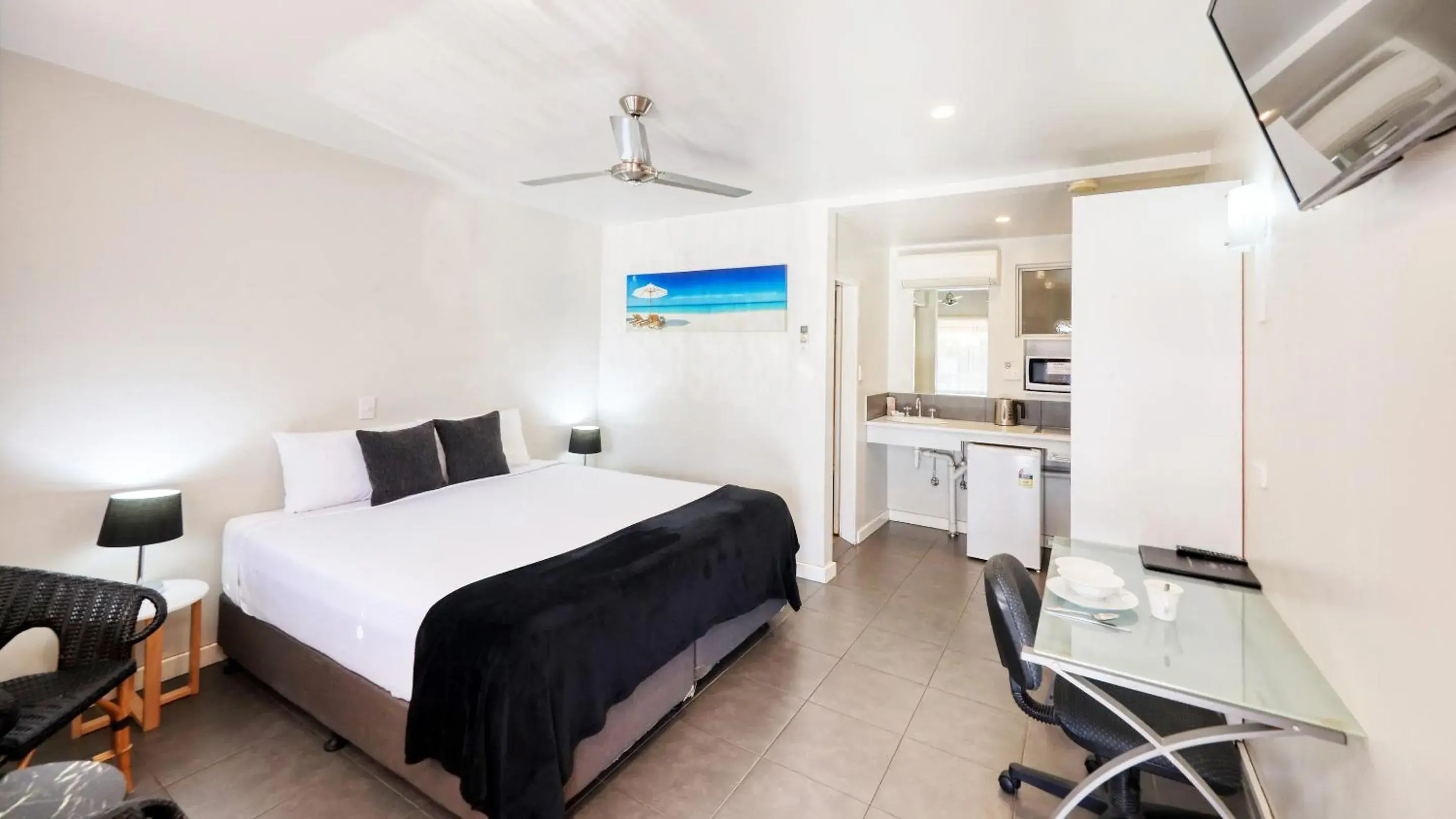TV and multimedia, Bed in Tweed River Motel TV and multimedia, Bed in Tweed River Motel
