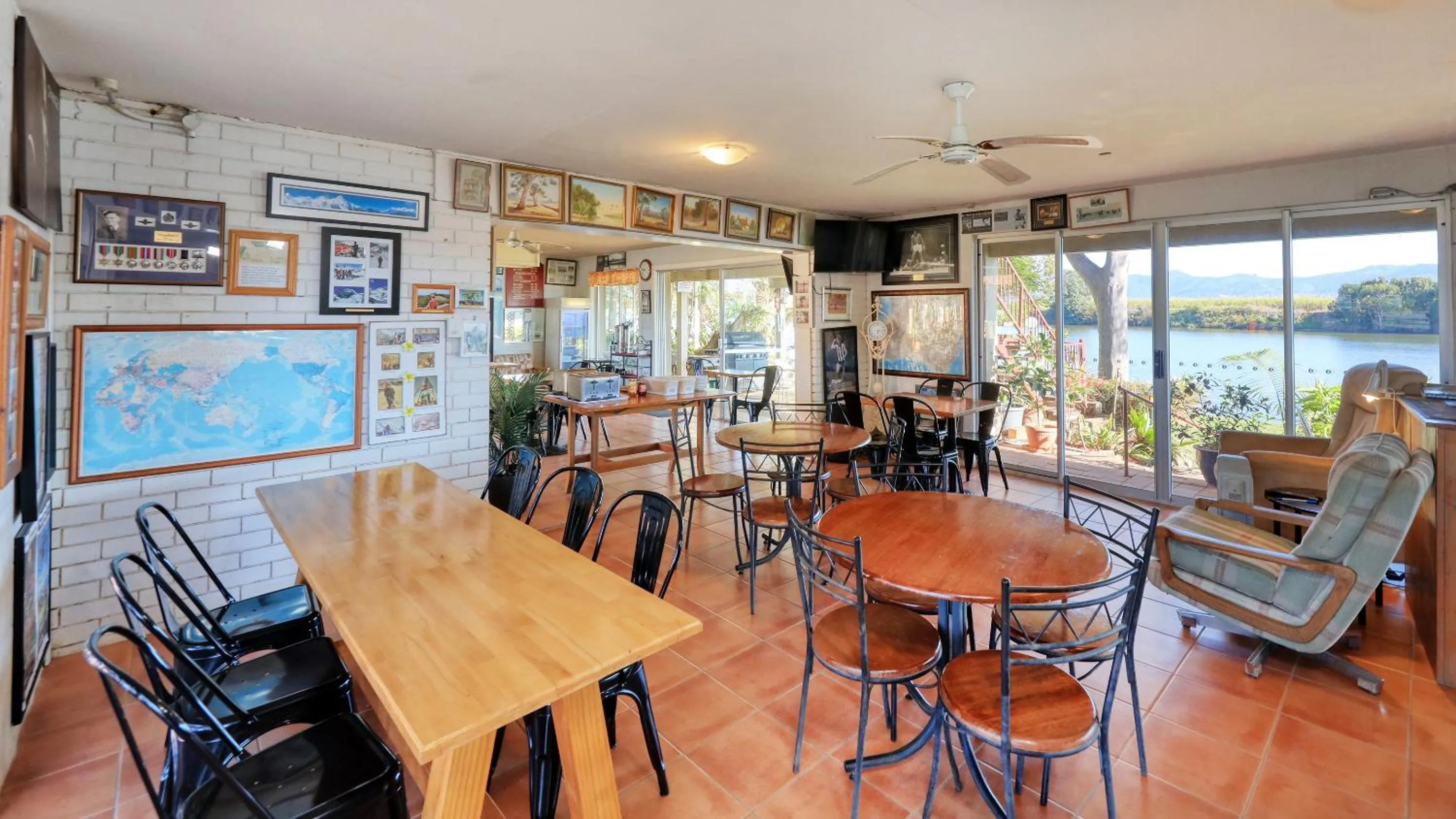 Communal lounge/ TV room in Tweed River Motel