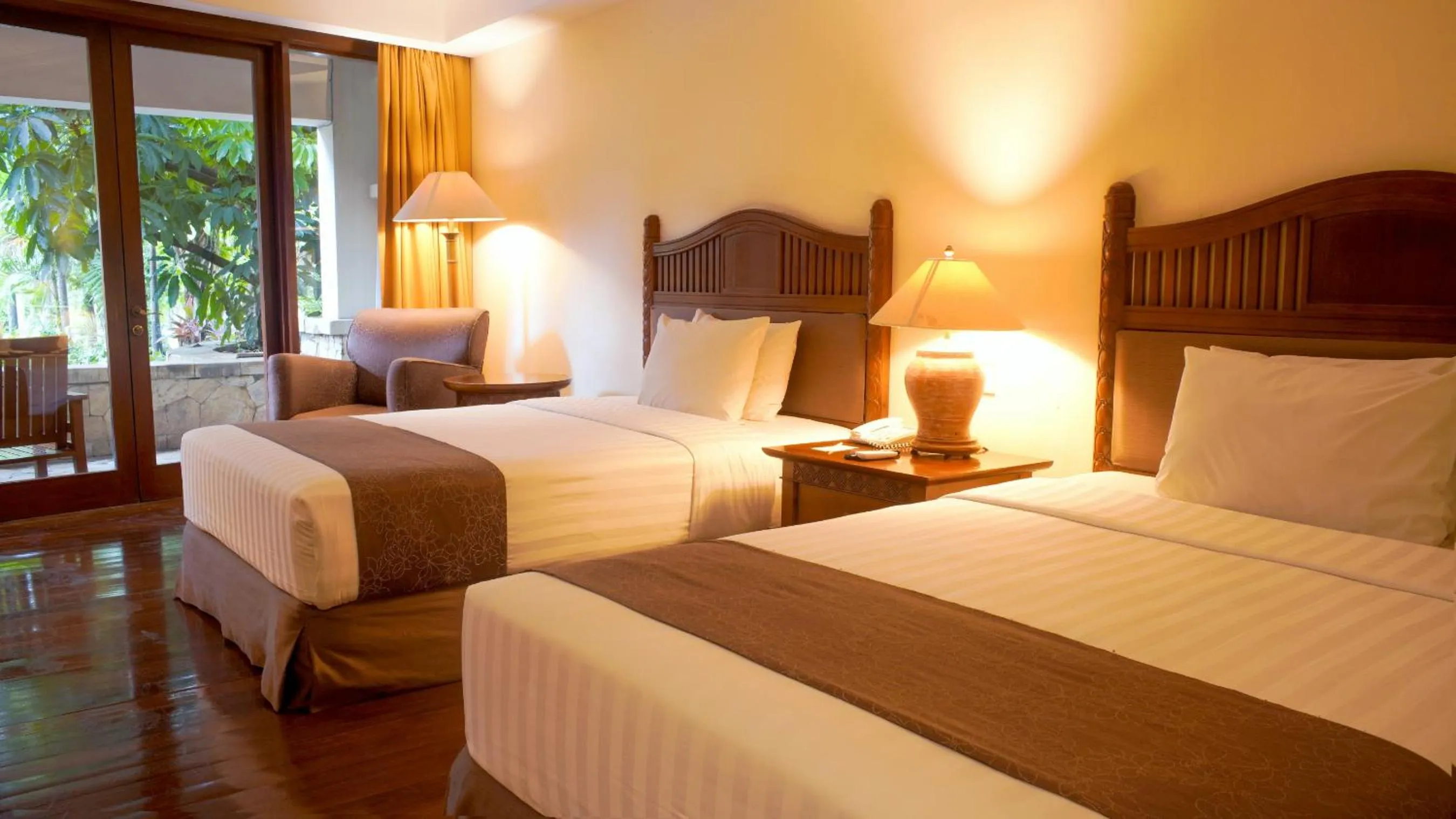 Bed in Lorin Solo Hotel