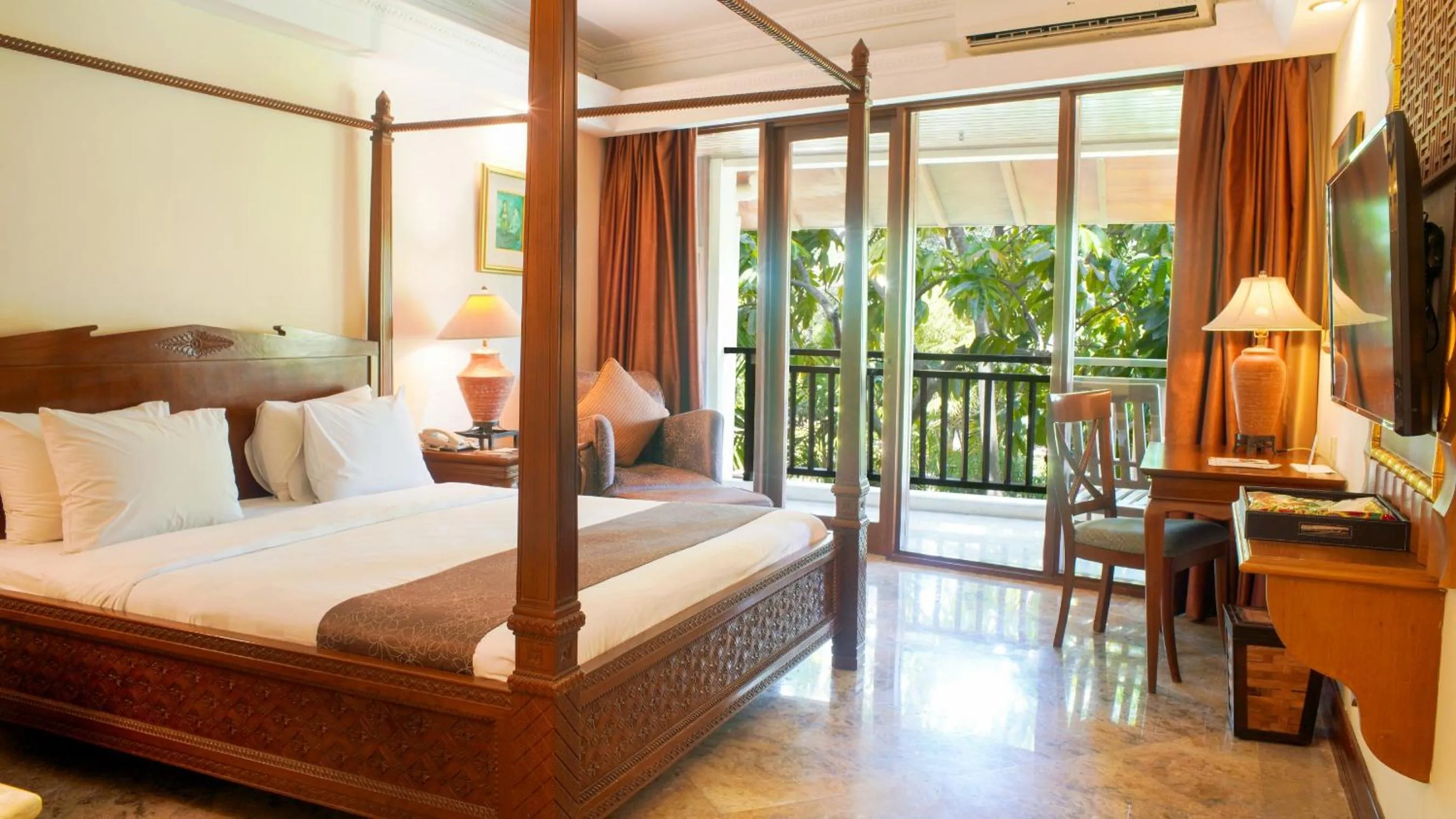 Bedroom, Bed in Lorin Solo Hotel