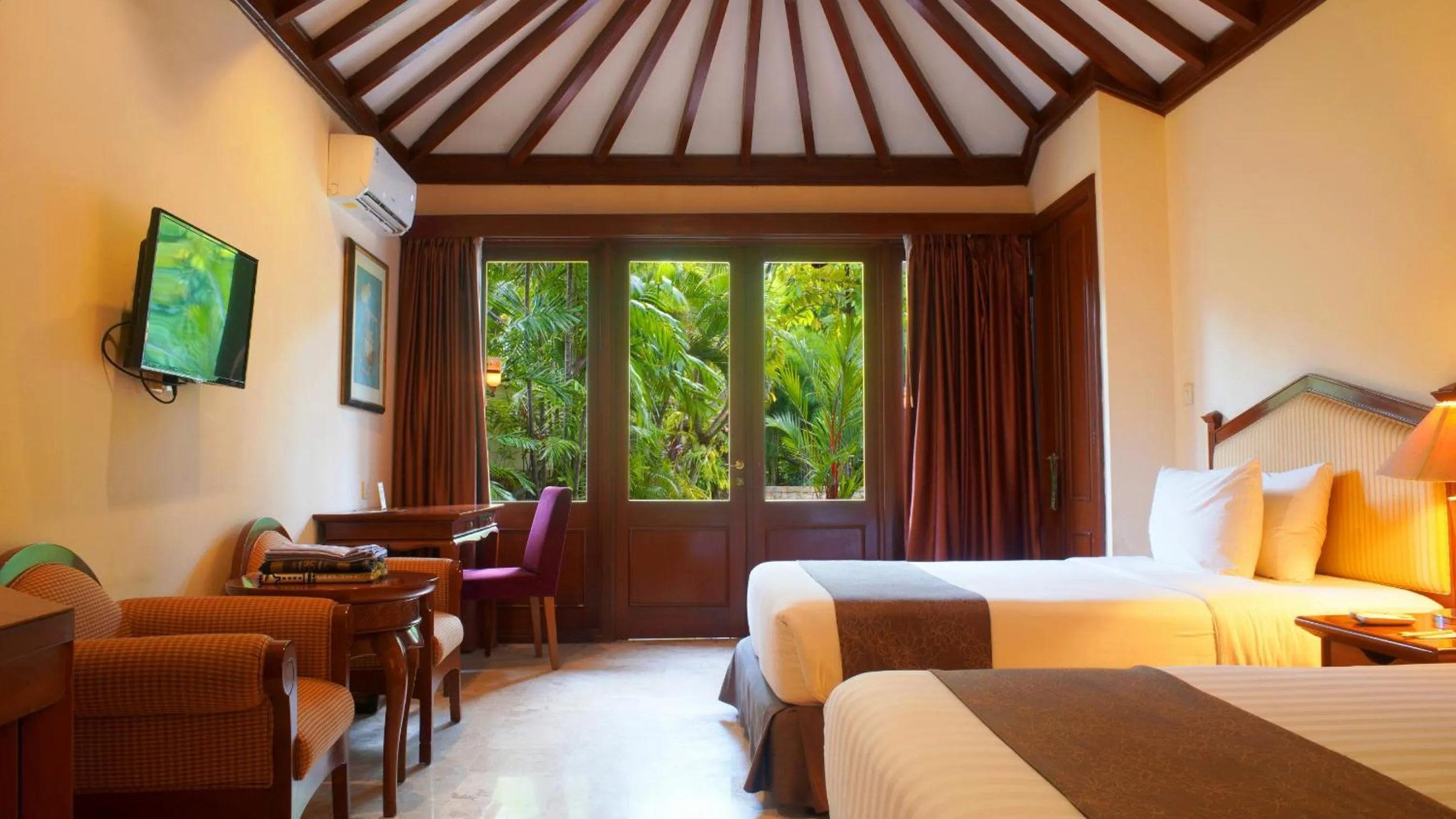 Bedroom, Bed in Lorin Solo Hotel