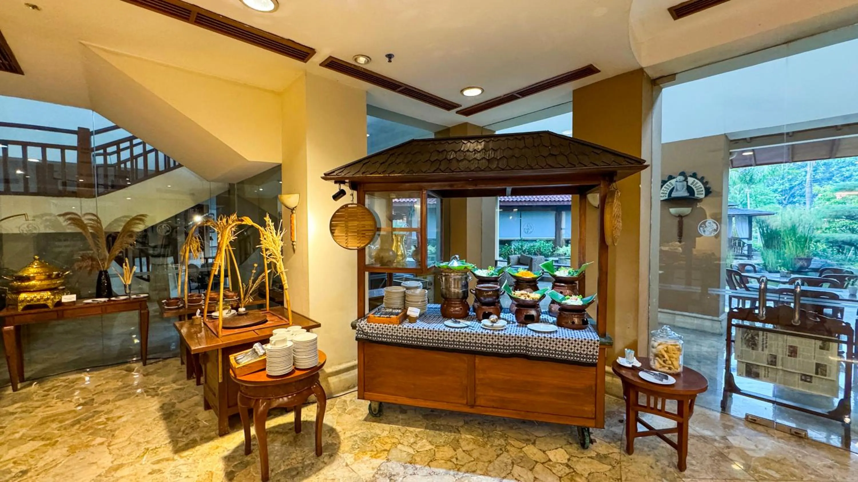 Restaurant/places to eat in Lorin Solo Hotel