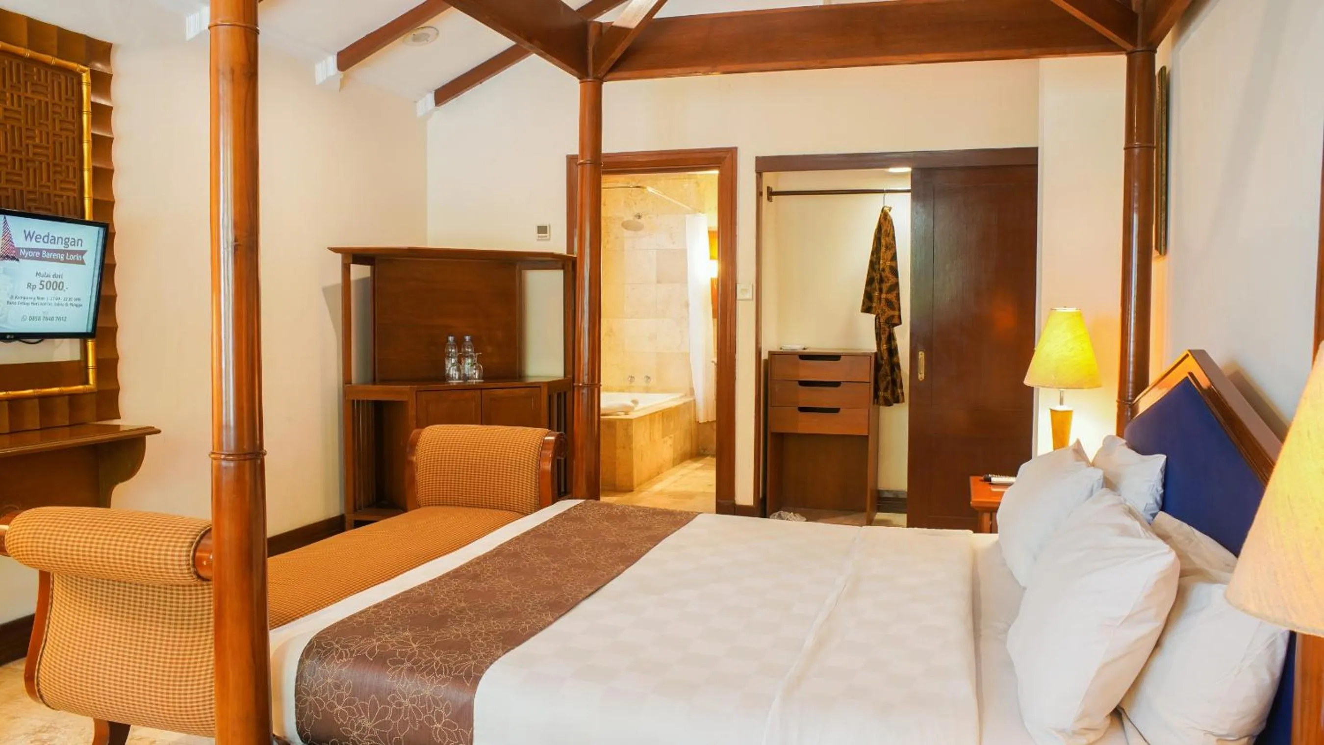 Bedroom, Bed in Lorin Solo Hotel