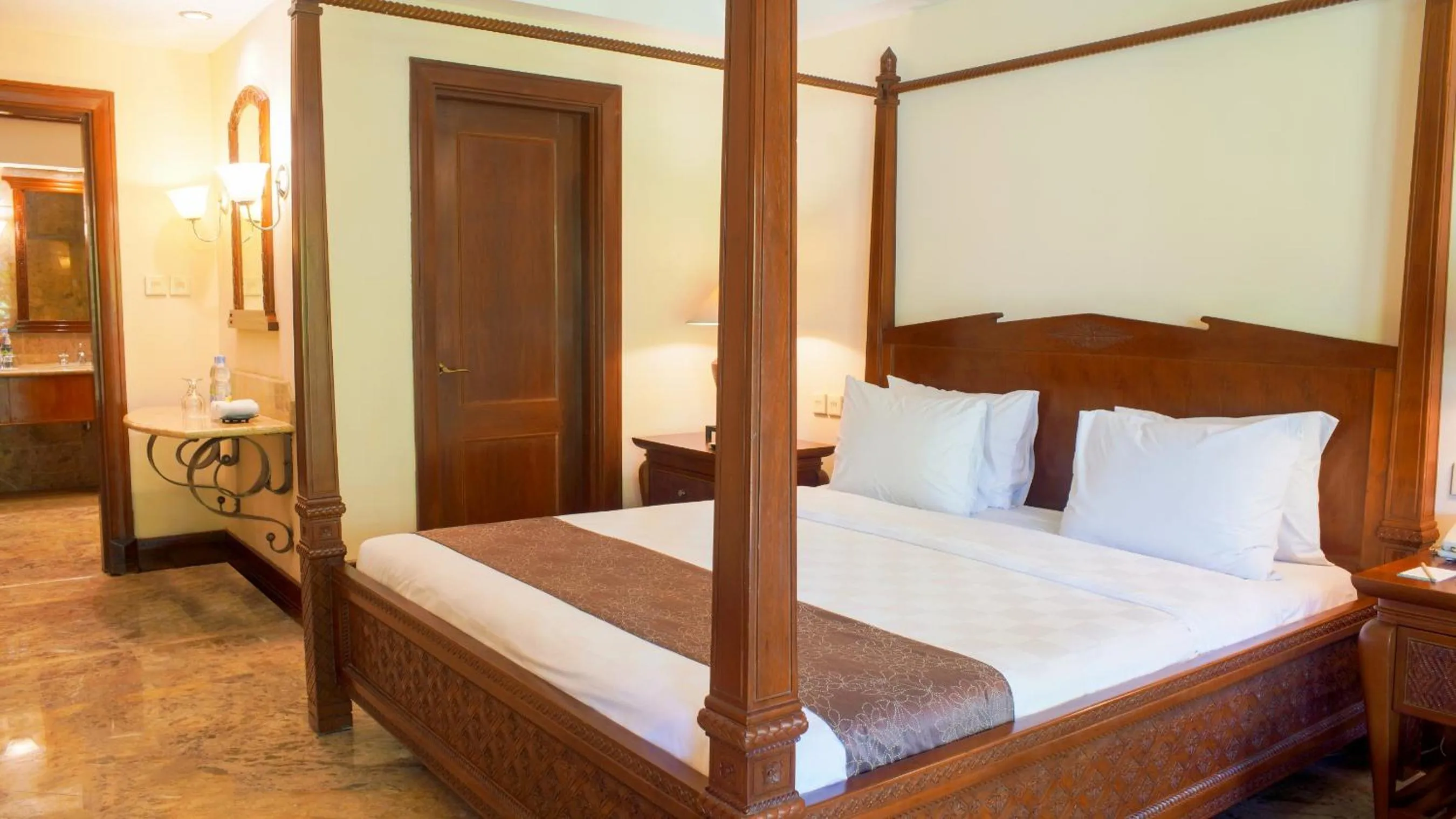 Bedroom, Bed in Lorin Solo Hotel