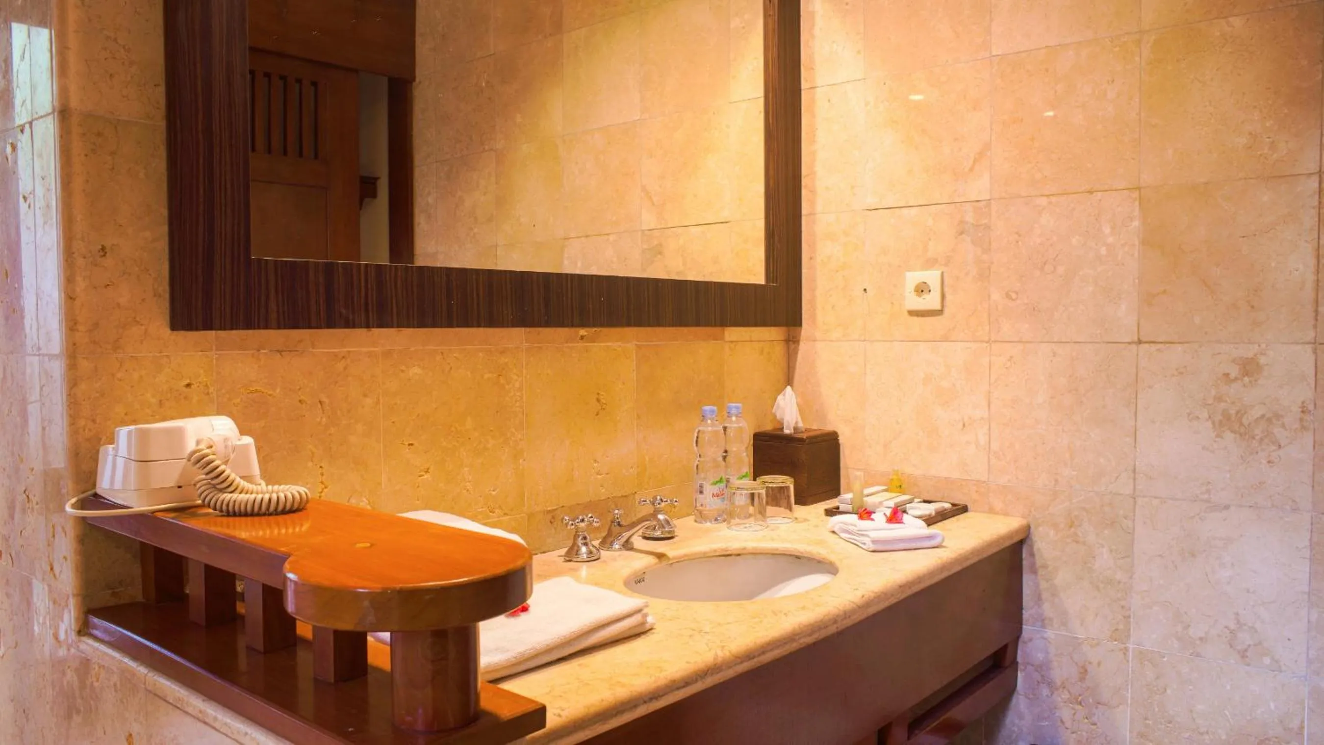 Bathroom in Lorin Solo Hotel