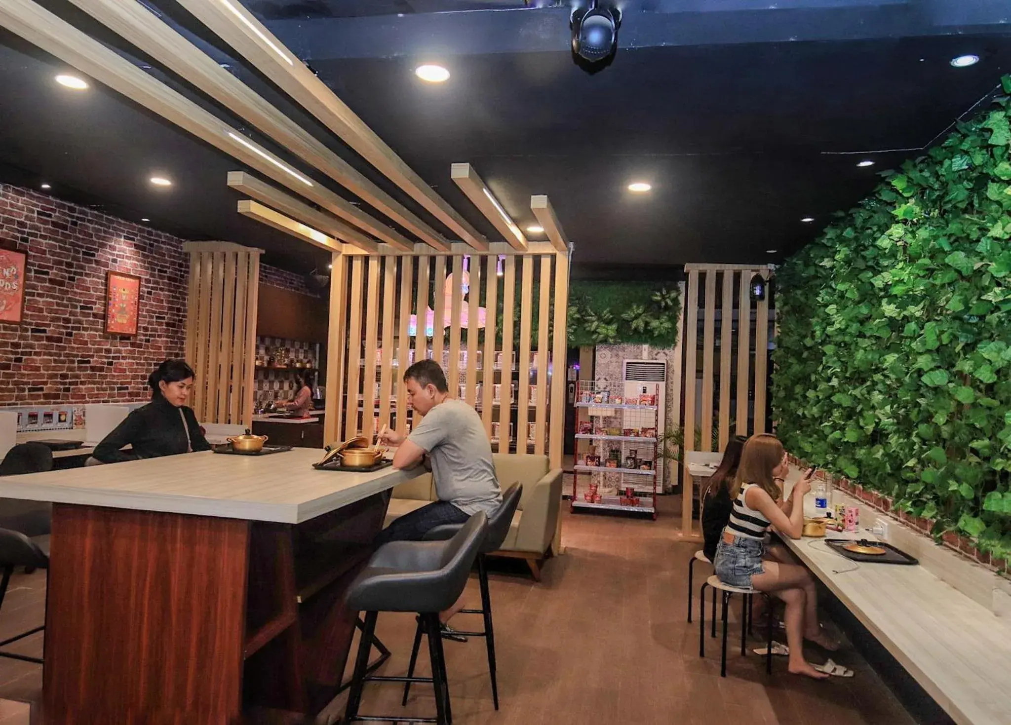 Restaurant/places to eat in D'Bamboo Suites Restaurant/places to eat in D'Bamboo Suites