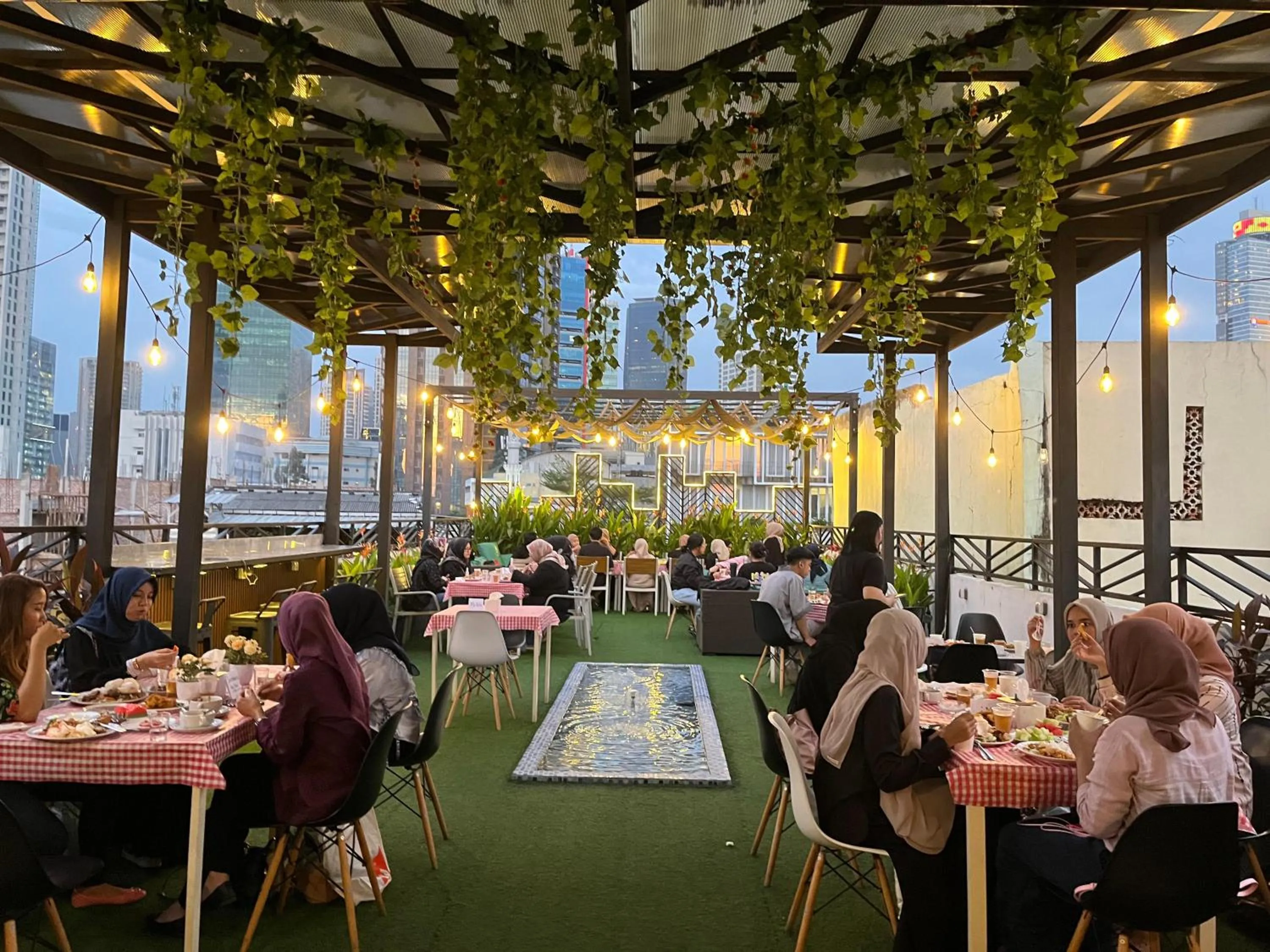 Restaurant/places to eat in D'Bamboo Suites