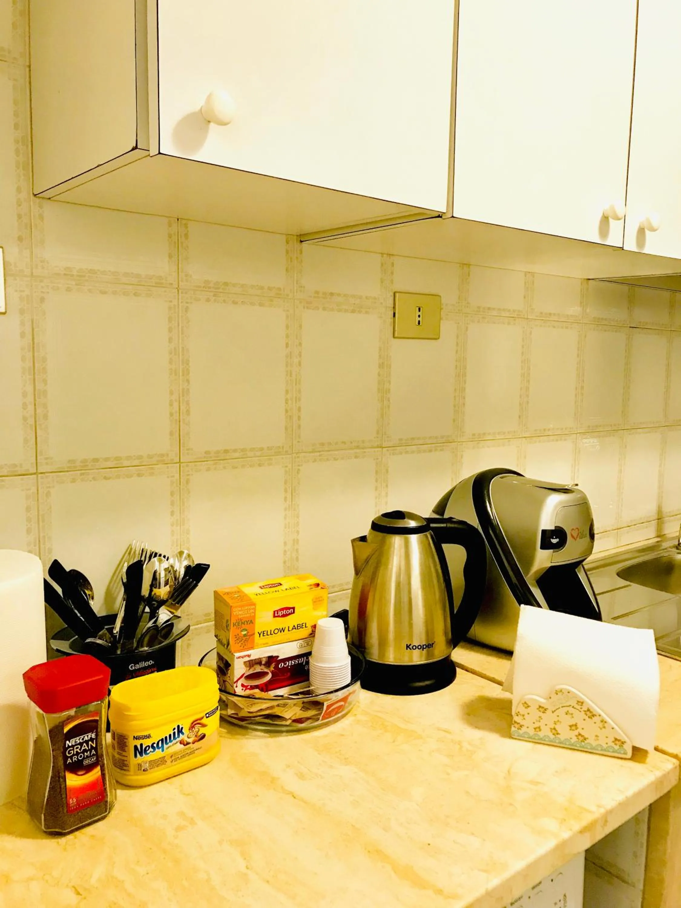 Coffee/tea facilities in COLOSSEUM LUXURY ROOM