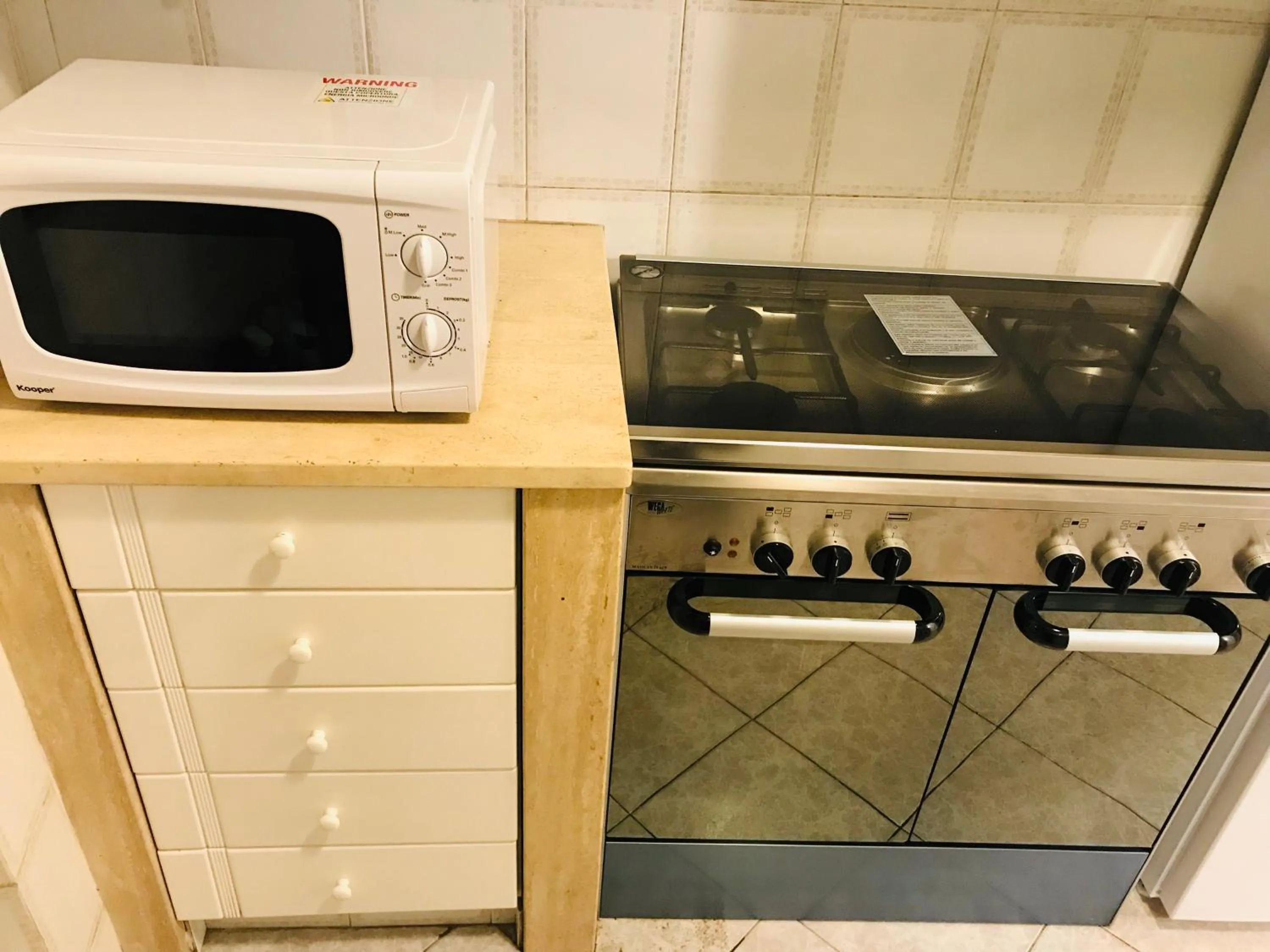 Dining area in COLOSSEUM LUXURY ROOM