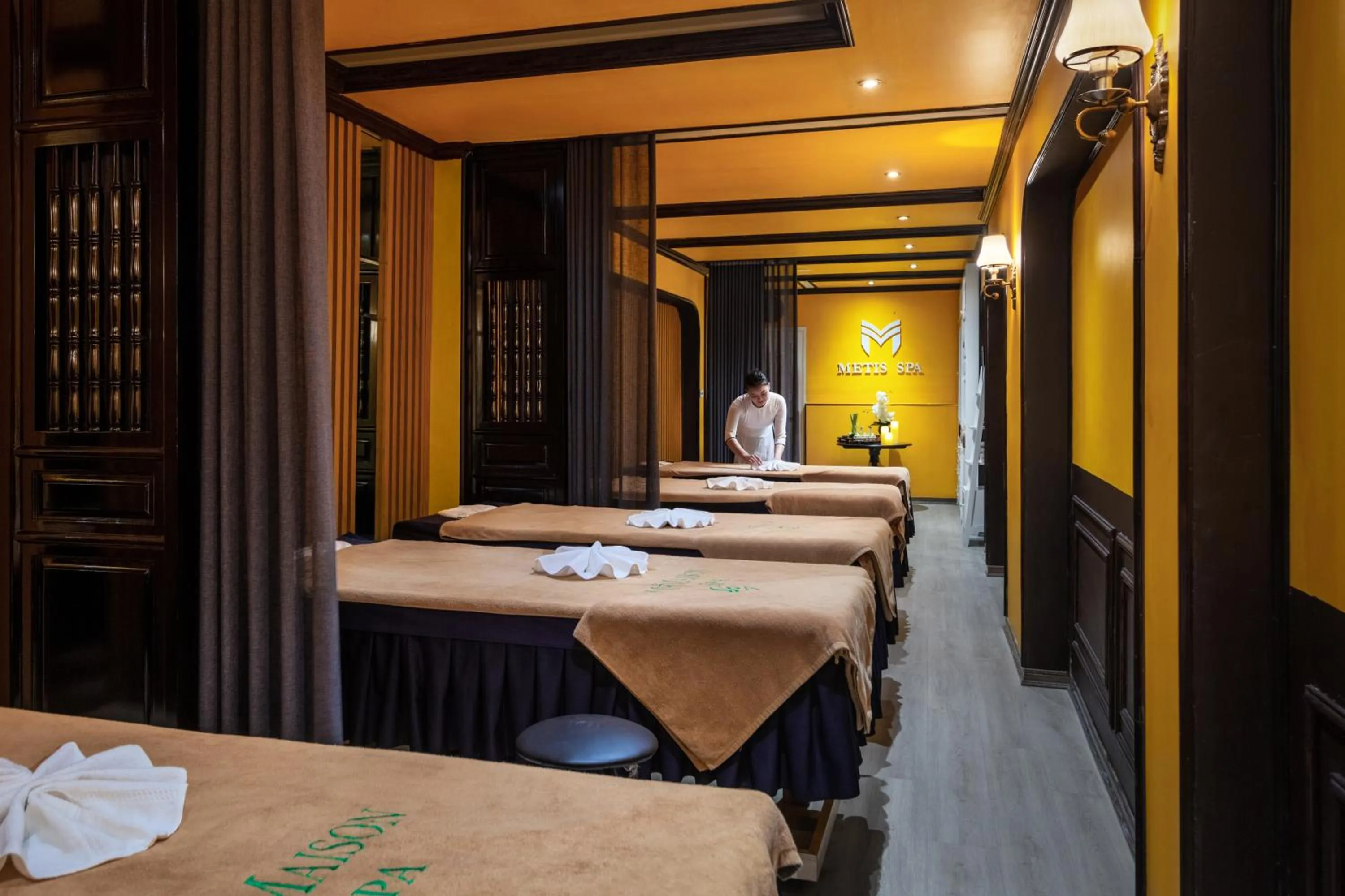 Massage in Minerva Church Hotel