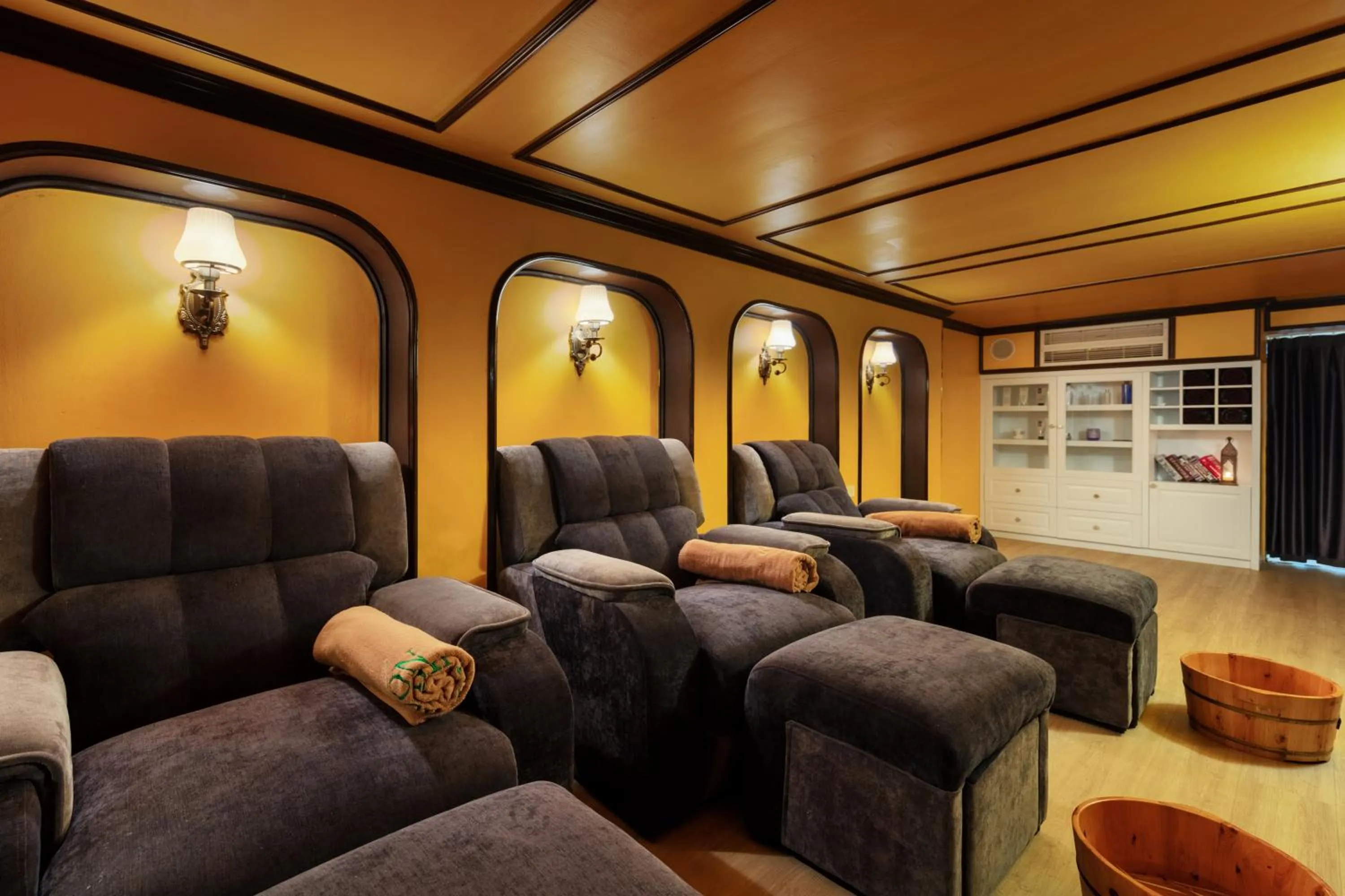 Massage in Minerva Church Hotel