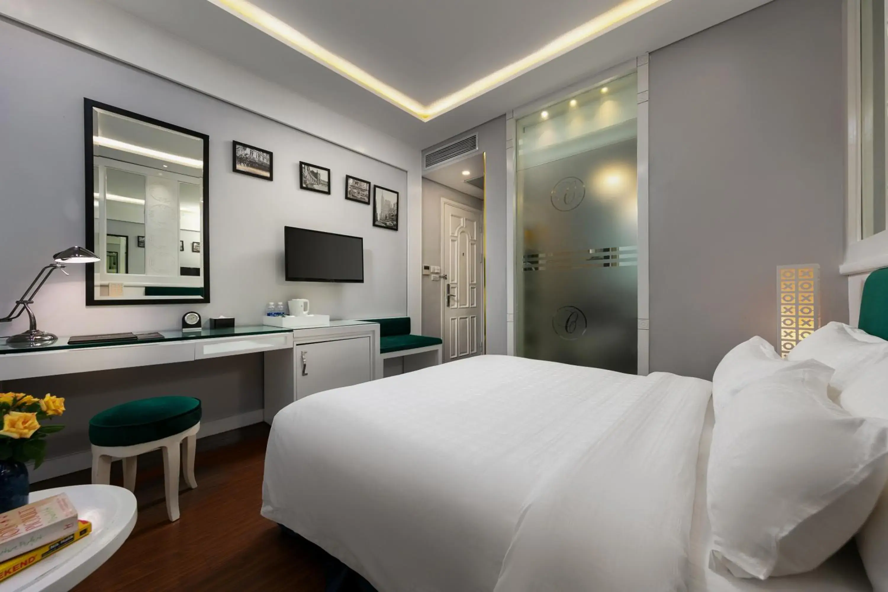 TV and multimedia, Bed in Minerva Church Hotel TV and multimedia, Bed in Minerva Church Hotel